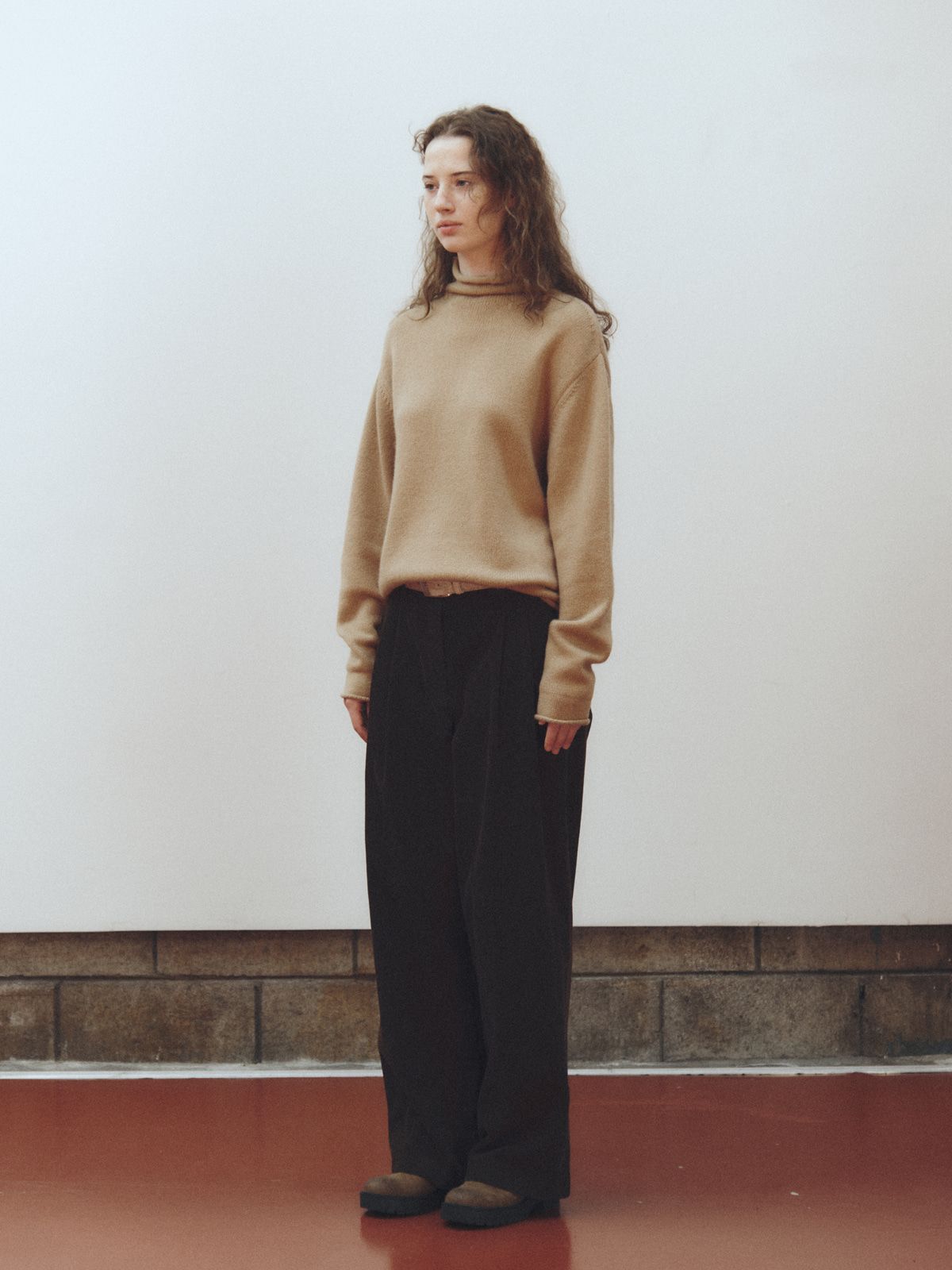 리플레인(REPLAIN) CASHMERE BLEND HIGH NECK TOP_CAMEL