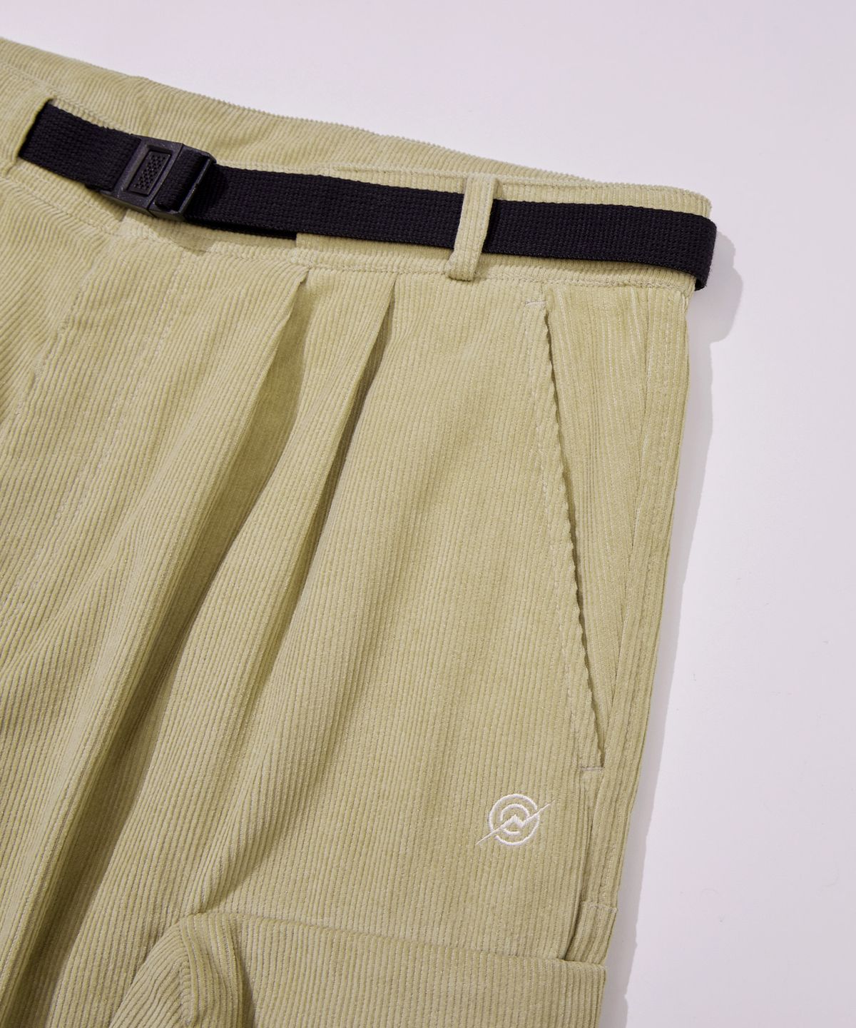 칼라파타르(KALAPATTHAR) WIDE CORDUROY BELTED CARGO POCKET PANTS - BEIGE