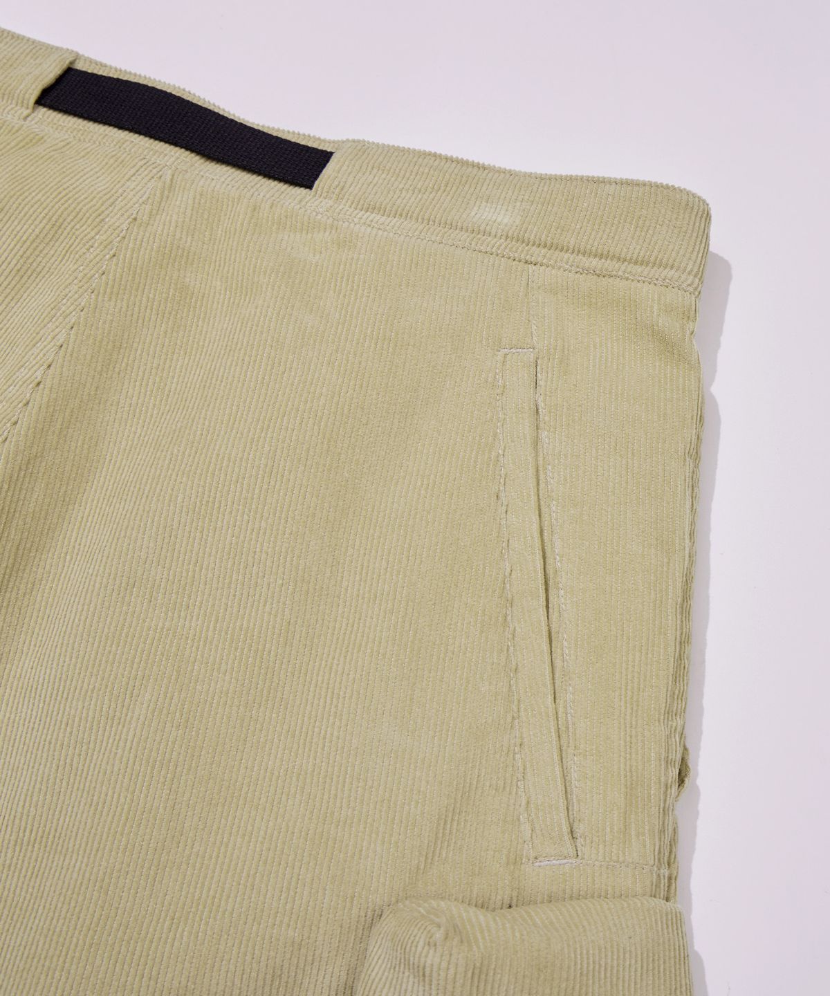 칼라파타르(KALAPATTHAR) WIDE CORDUROY BELTED CARGO POCKET PANTS - BEIGE