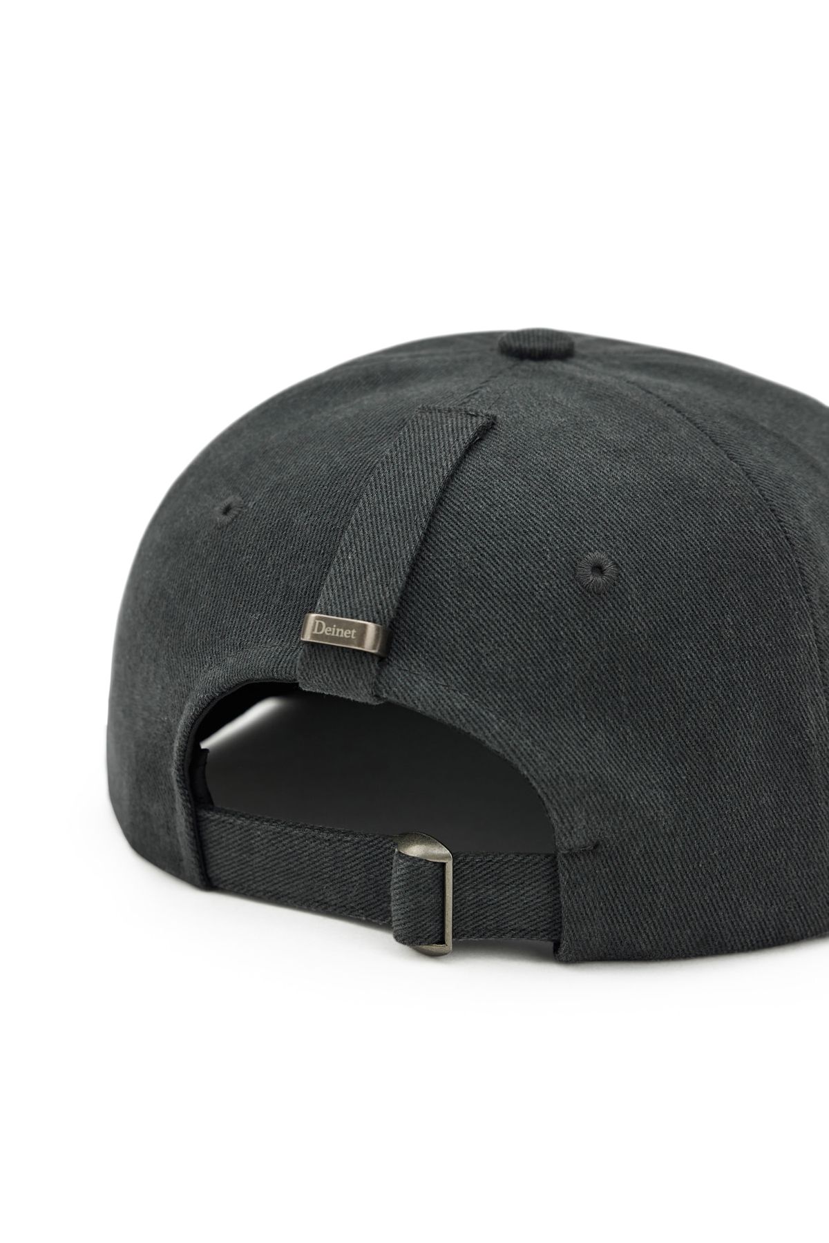 다이닛(DEINET) ZIGZAG LOGO MINI BAR DETAIL CAP IN CHARCOAL