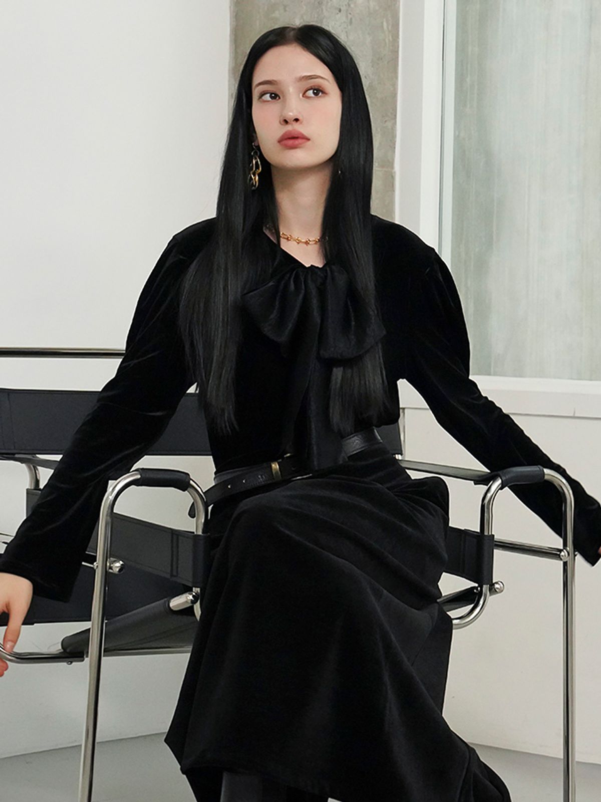 뮤즈바이로즈(MUSE BY ROSE) 엘라라 ELARA 벨벳 리본 탑 (BLACK)