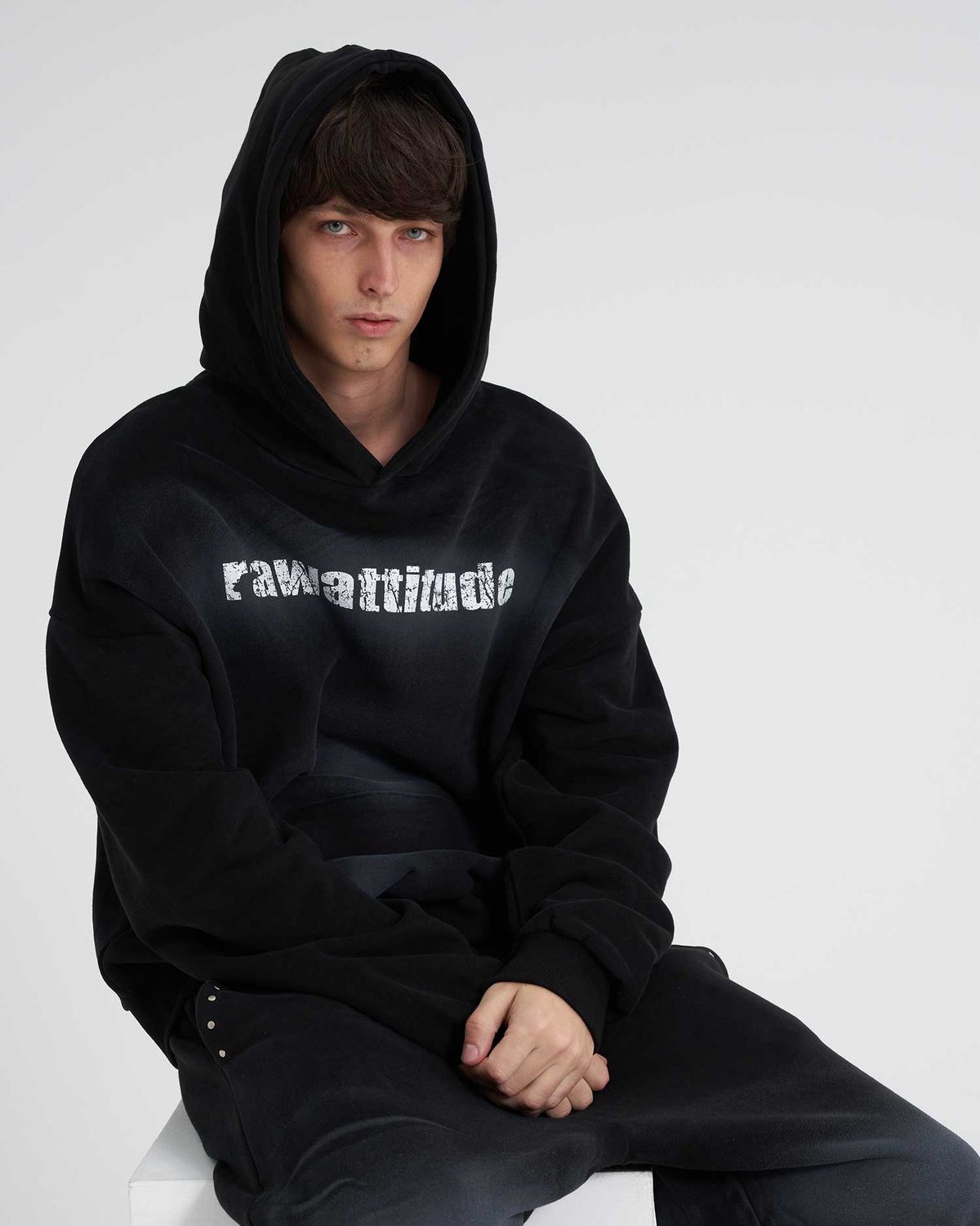 테네르(TENER) Rawattitude 스프레이 양기모 후드티 블랙