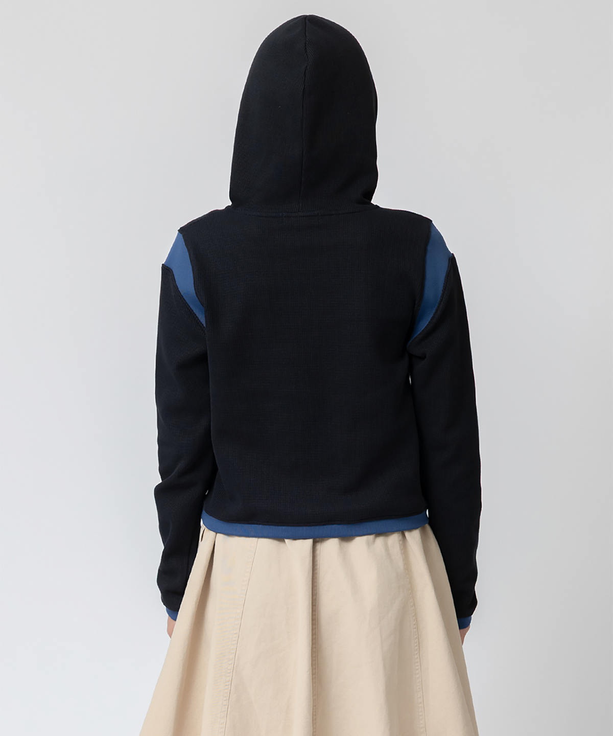 파버(FABEUR) COLORBLOCK CROPPED HOODIE (NAVY/BLUE)