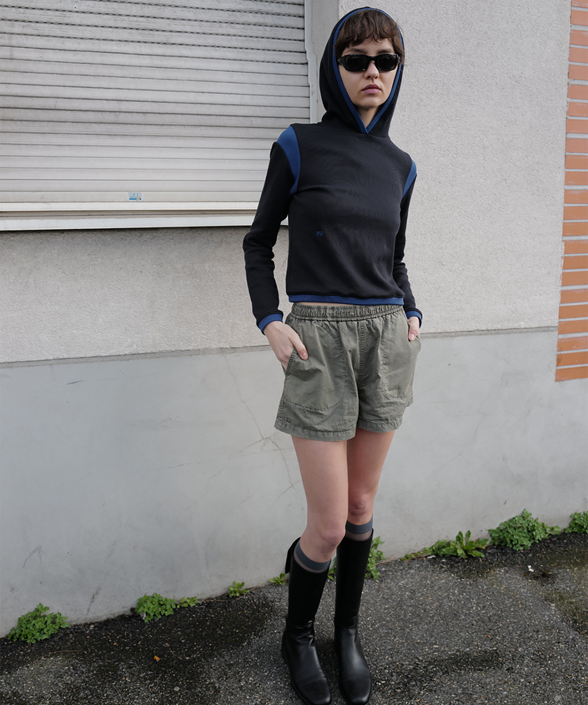 파버(FABEUR) COLORBLOCK CROPPED HOODIE (NAVY/BLUE)