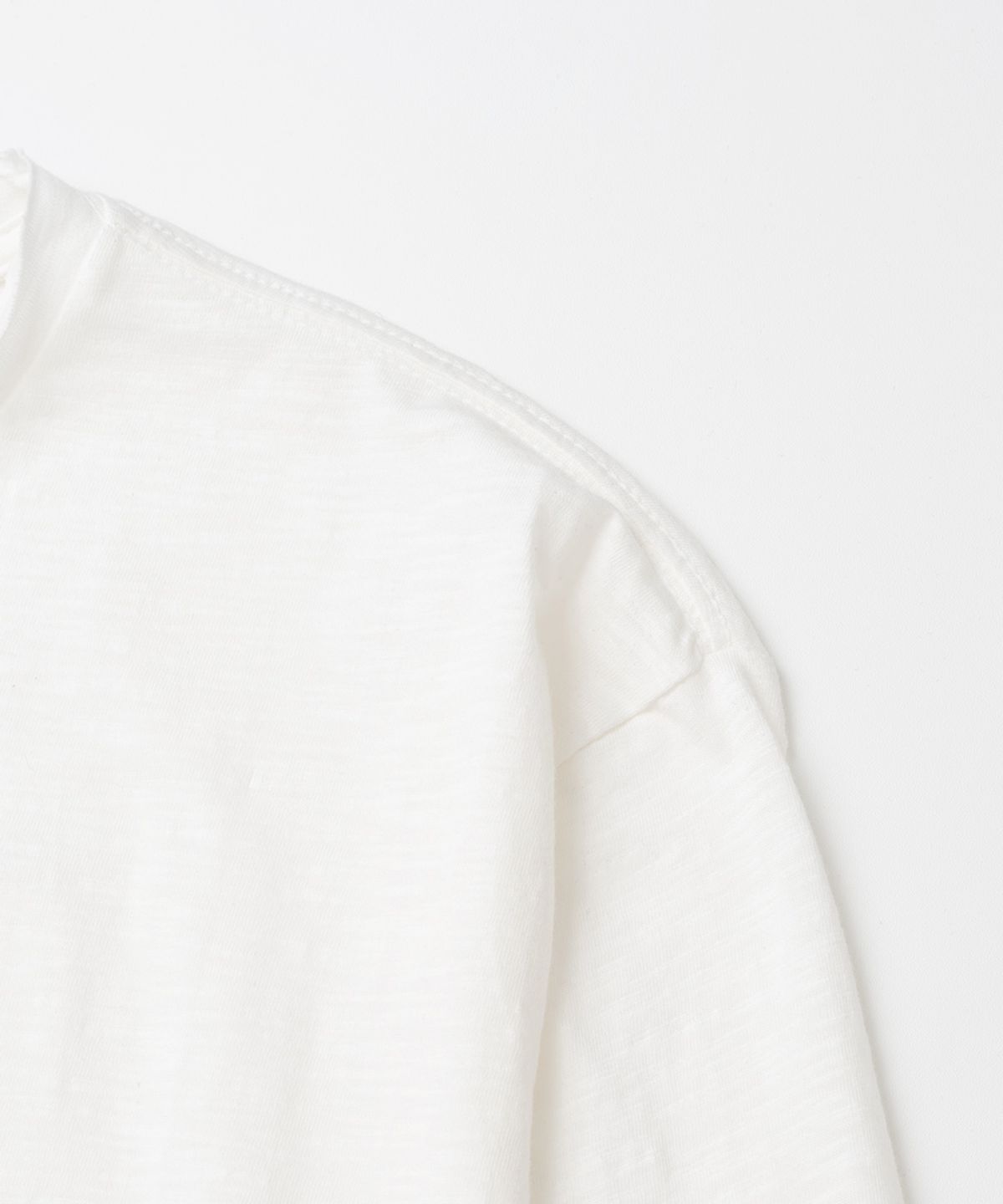 엑스오엑스(XOX) 로우 컷 슬럽 긴팔 티셔츠[WHITE]
