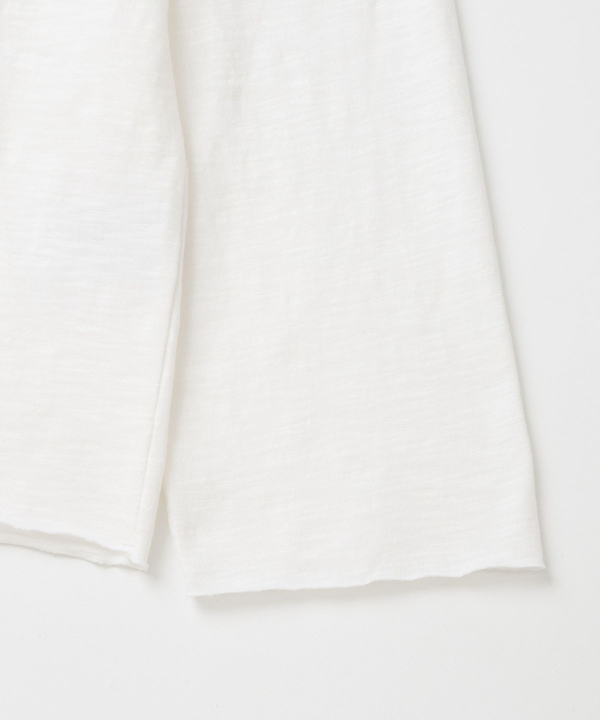 엑스오엑스(XOX) 로우 컷 슬럽 긴팔 티셔츠[WHITE]