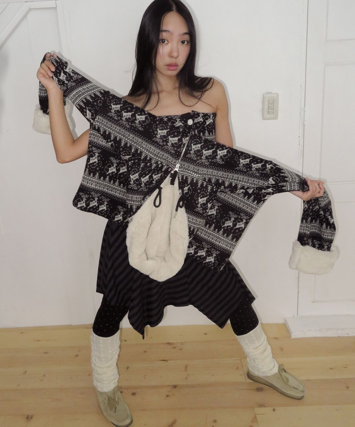 펀프롬펀(FUNFROMFUN) Nordic Fur Hoodie, Black