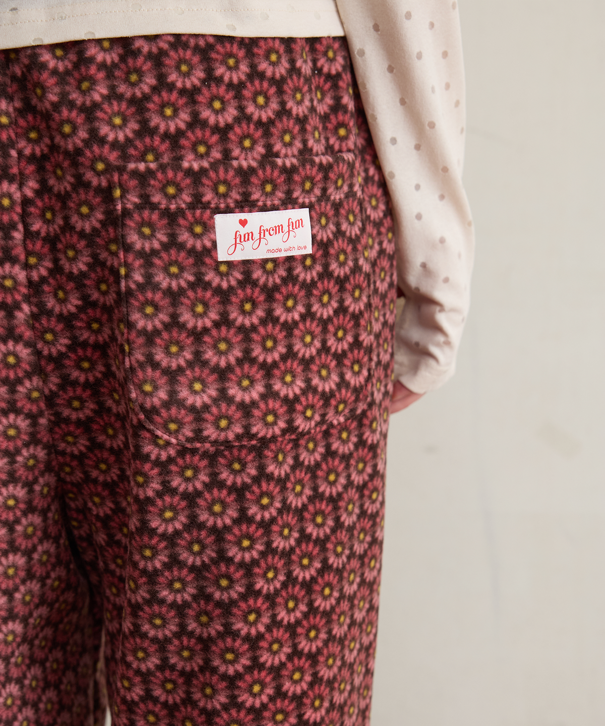 펀프롬펀(FUNFROMFUN) Flower Child Jogger Pants, Brown