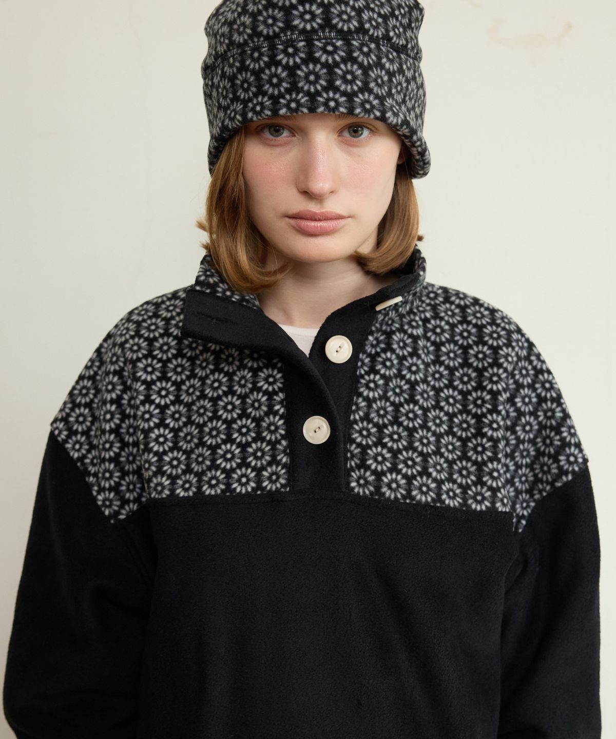 펀프롬펀(FUNFROMFUN) Flower Child Fleece, Black
