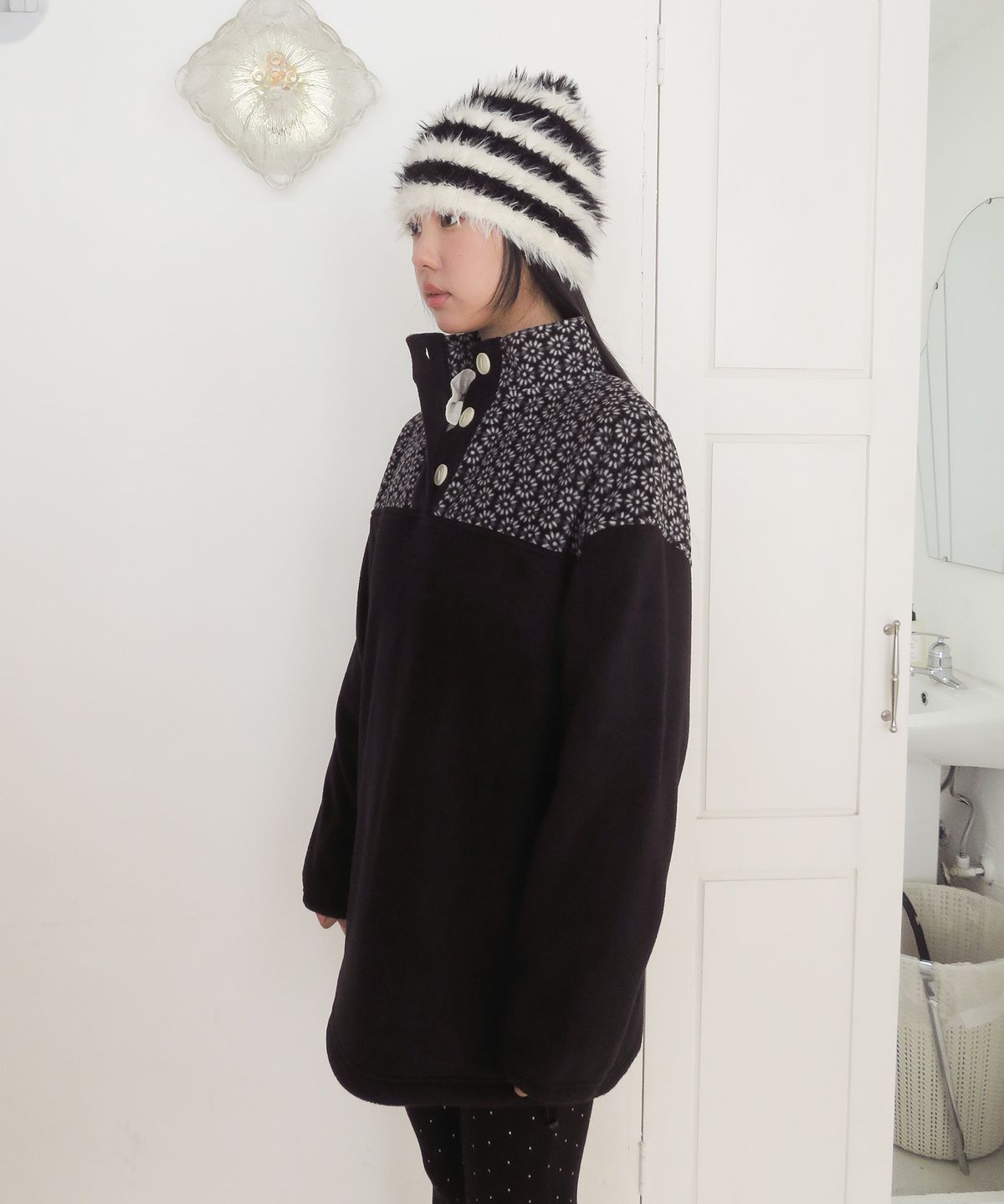 펀프롬펀(FUNFROMFUN) Flower Child Fleece, Black