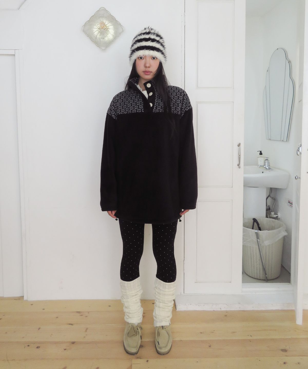 펀프롬펀(FUNFROMFUN) Flower Child Fleece, Black
