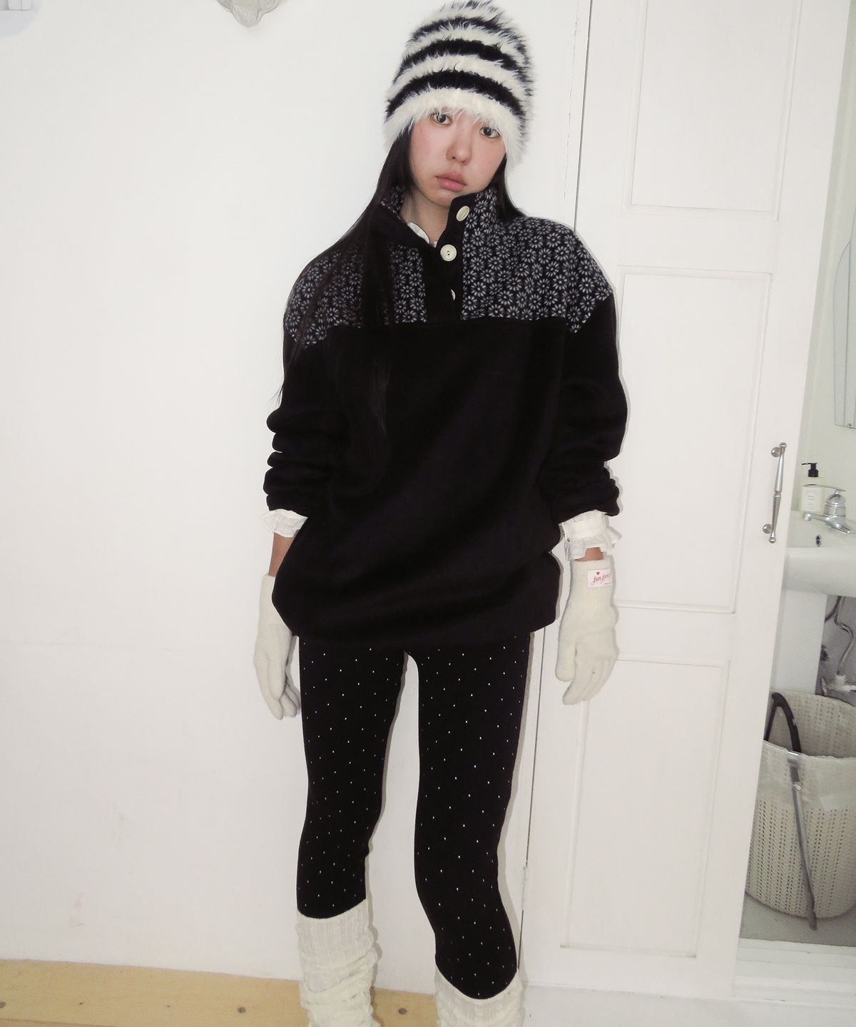 펀프롬펀(FUNFROMFUN) Flower Child Fleece, Black