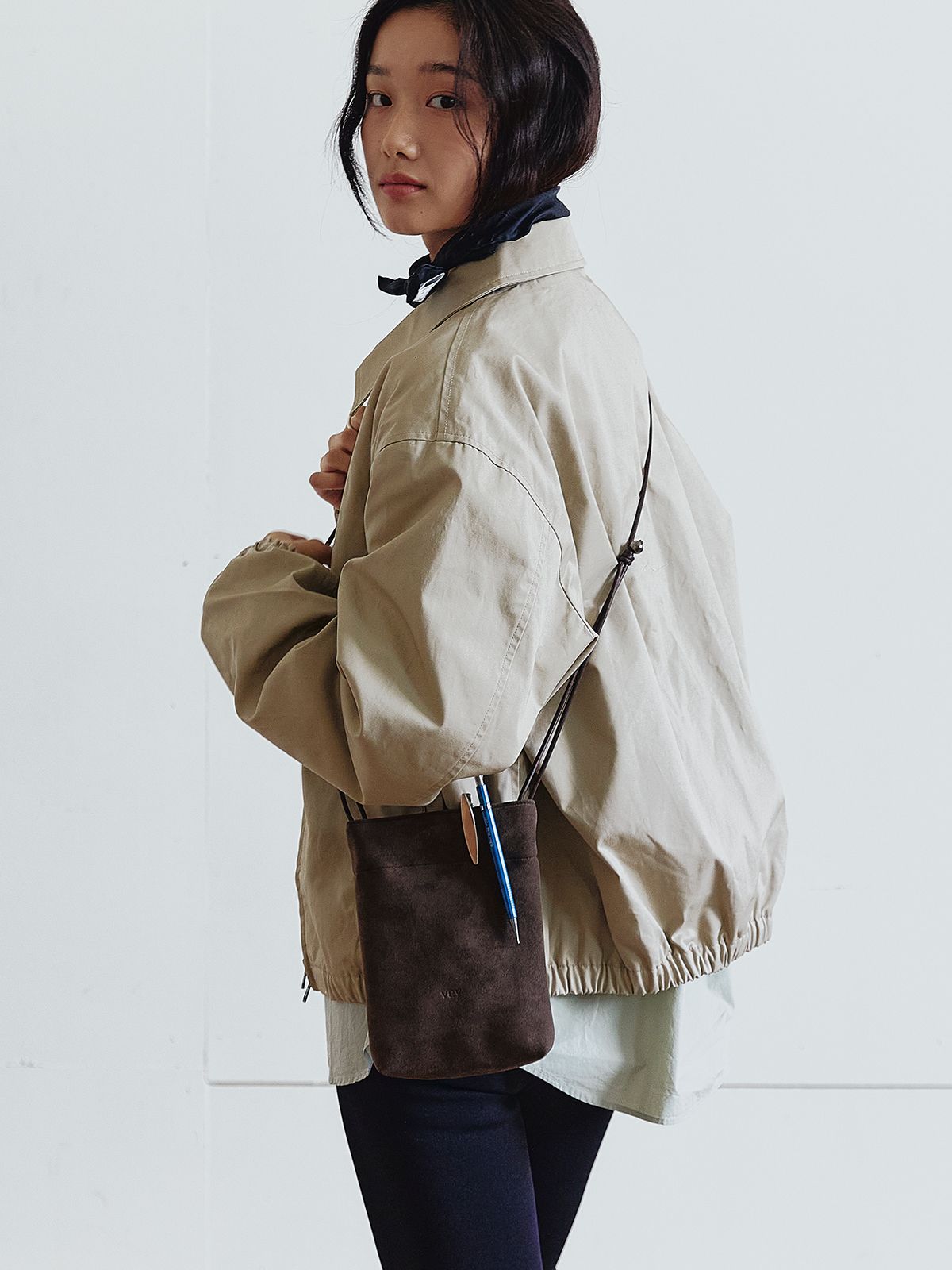 베이(VEY) Suede Pocket Bag (KhakiBrown)