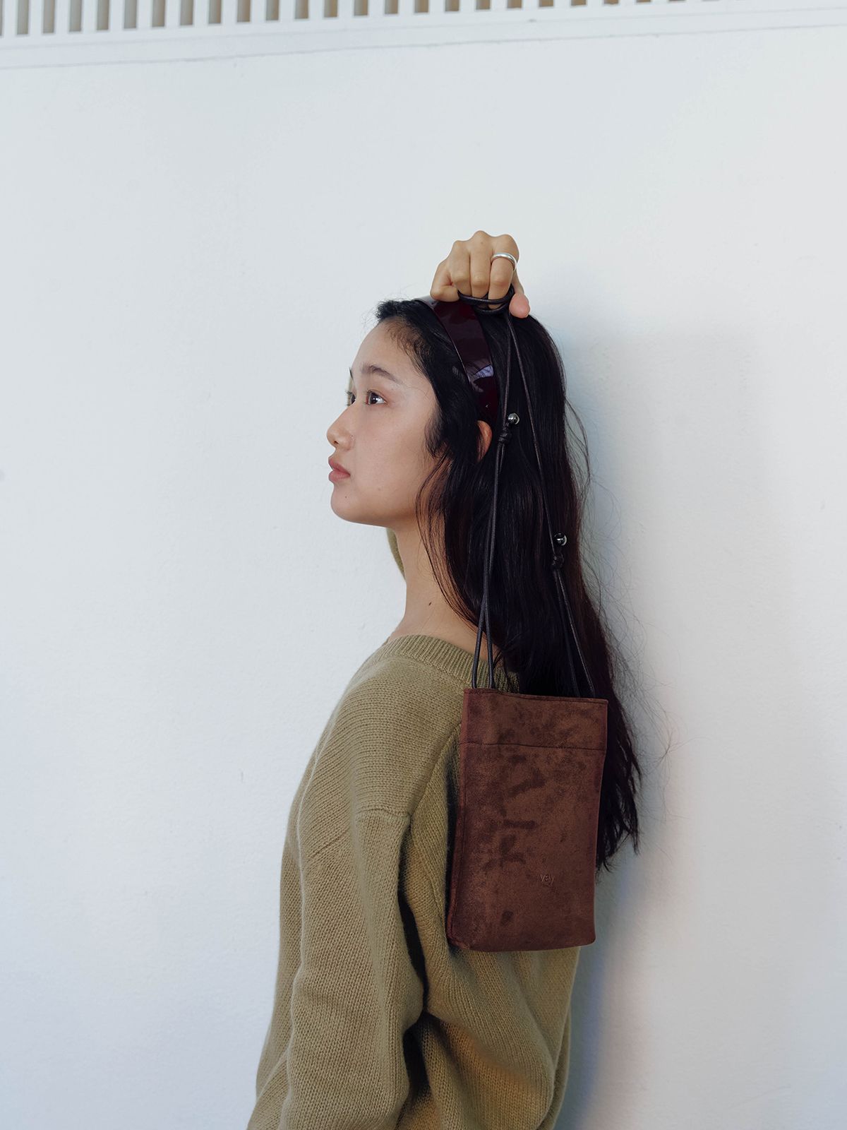 베이(VEY) Suede Pocket Bag (Brown)
