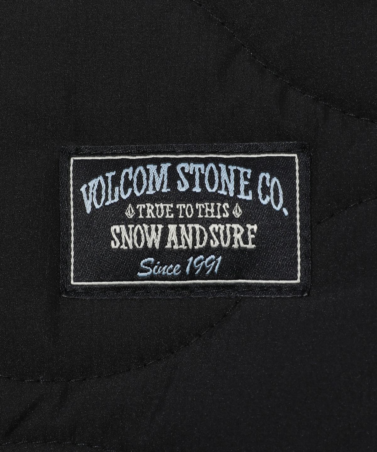 볼컴(VOLCOM) 스노우 앤 서프 퀼팅 점퍼(블랙)