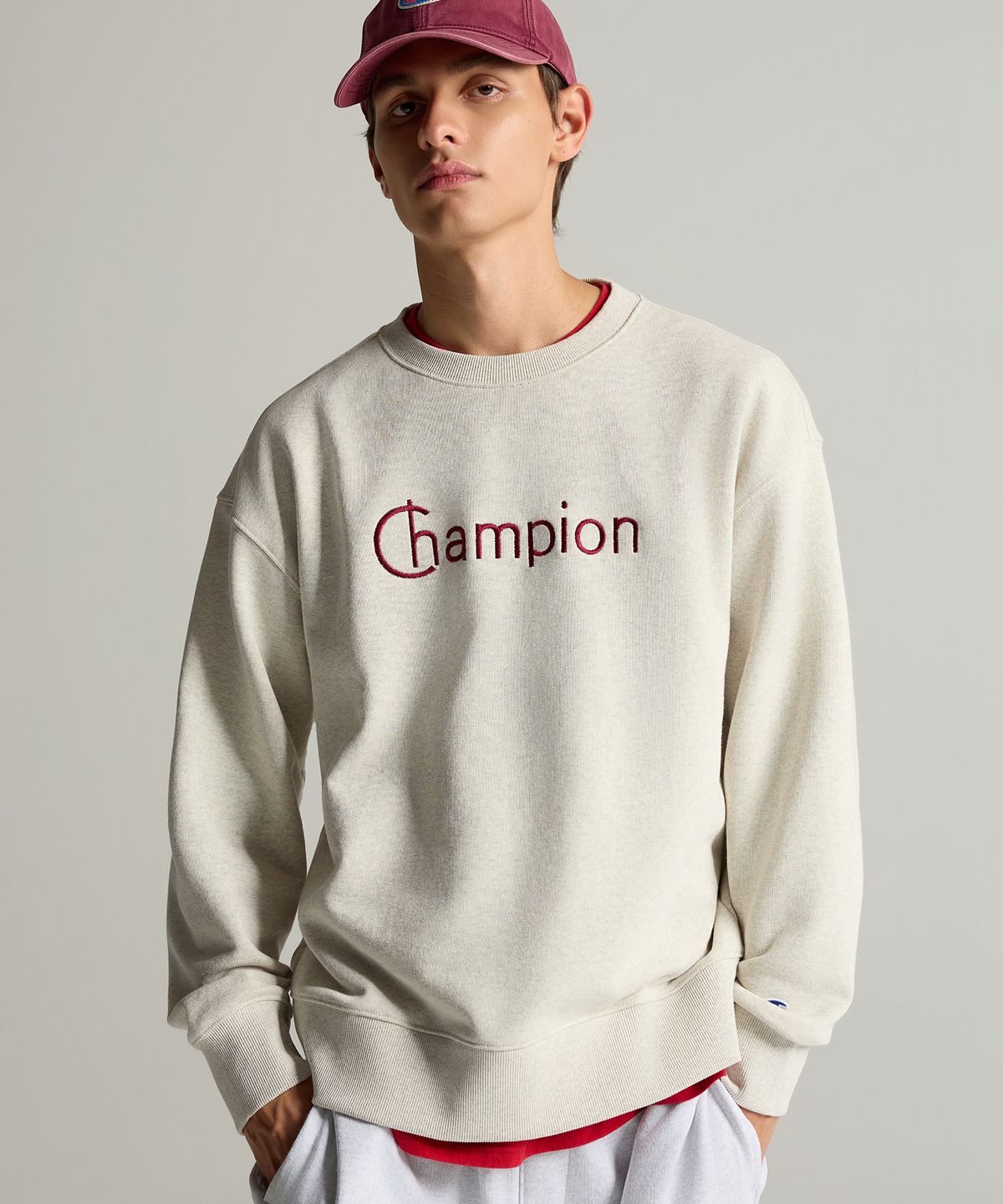 챔피온(CHAMPION) 그래픽 로고 루즈핏 스웨트셔츠 Oatmeal