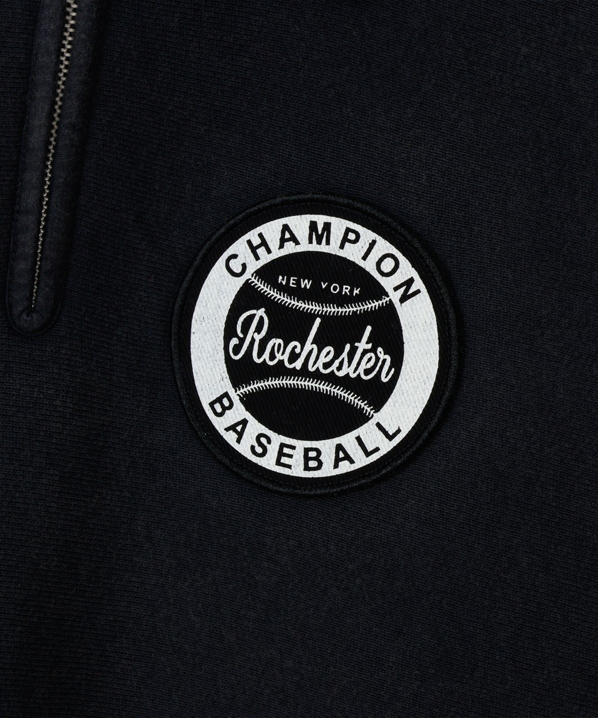 챔피온(CHAMPION) 리버스위브 BASEBALL 패치 레귤러핏 기모 하프 집업 Off Black