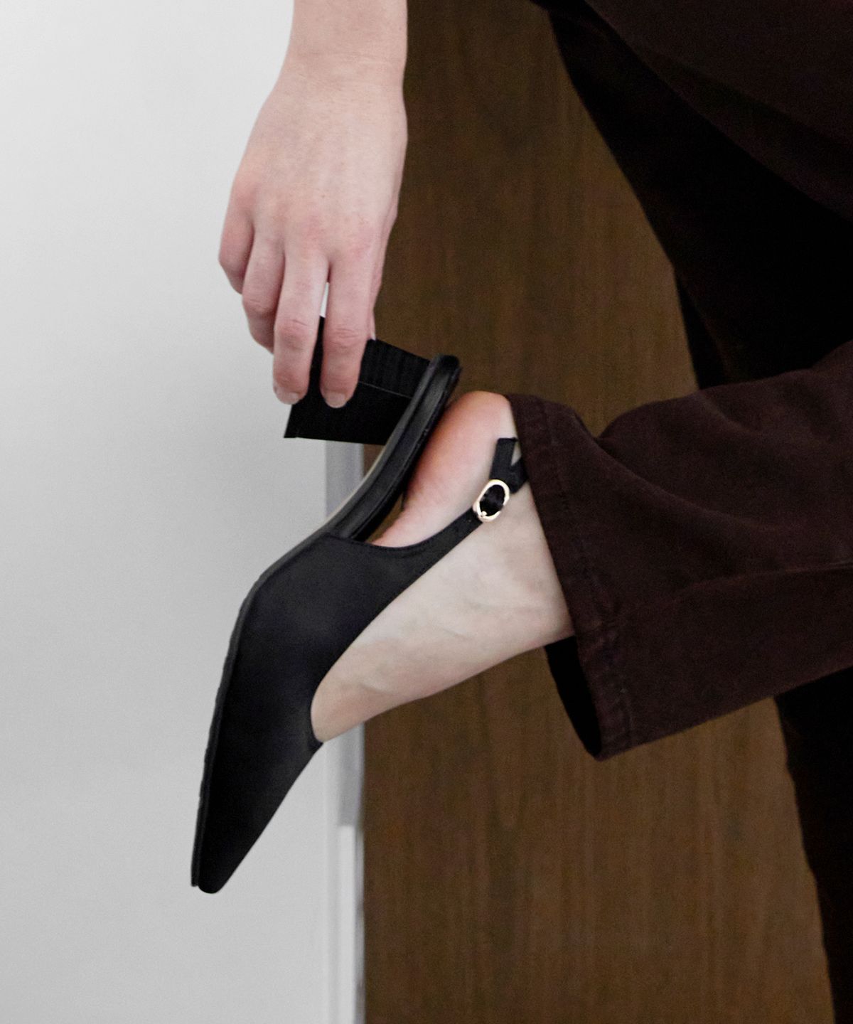 세스띠(CESTI) 실키 블록 슬링백 (BLACK)