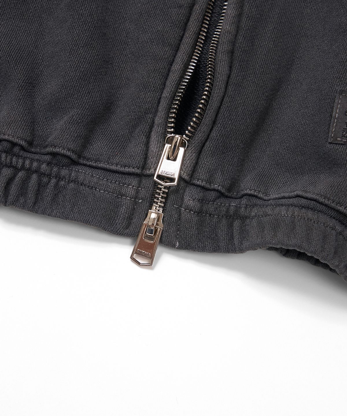 스티그마(STIGMA) PIGMENT ML CROP ZIP-UP CHACOAL