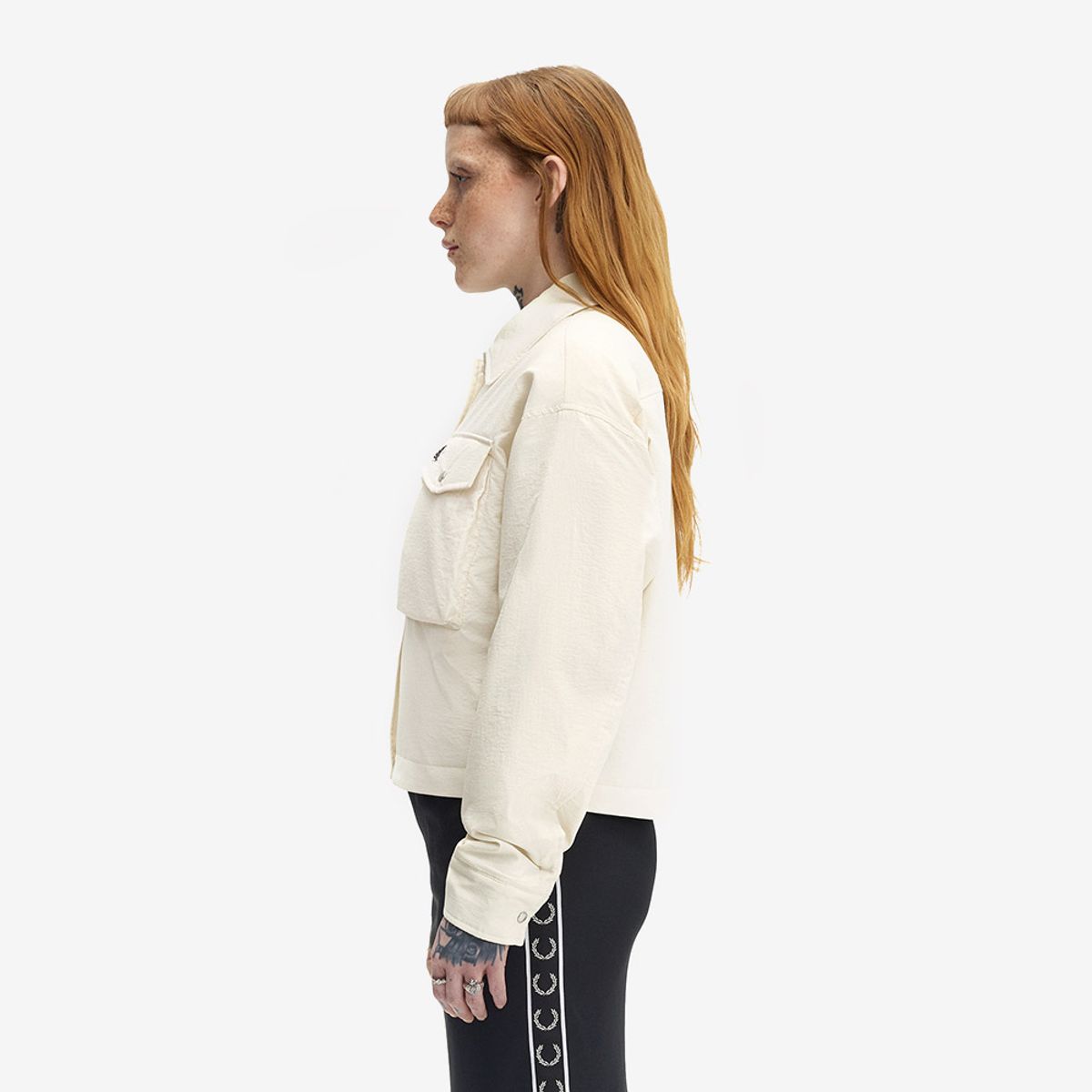 프레드페리(FRED PERRY) [Womens] 패디드 오버셔츠 - 에크루 AFPF253J119-560