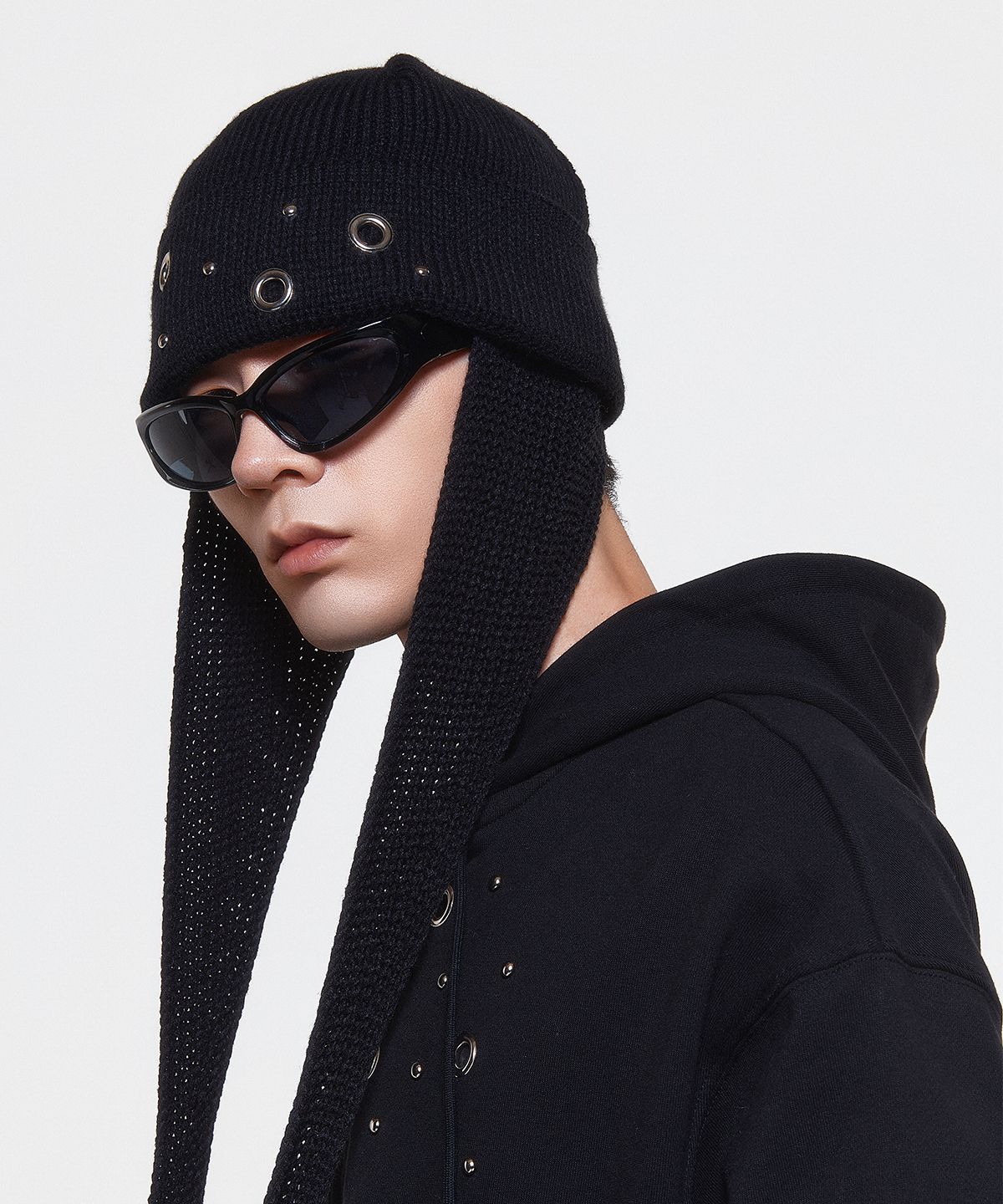 디오스피스(DAUSPICE) (DUC) Eyelet Stud Earflap Beanie Black