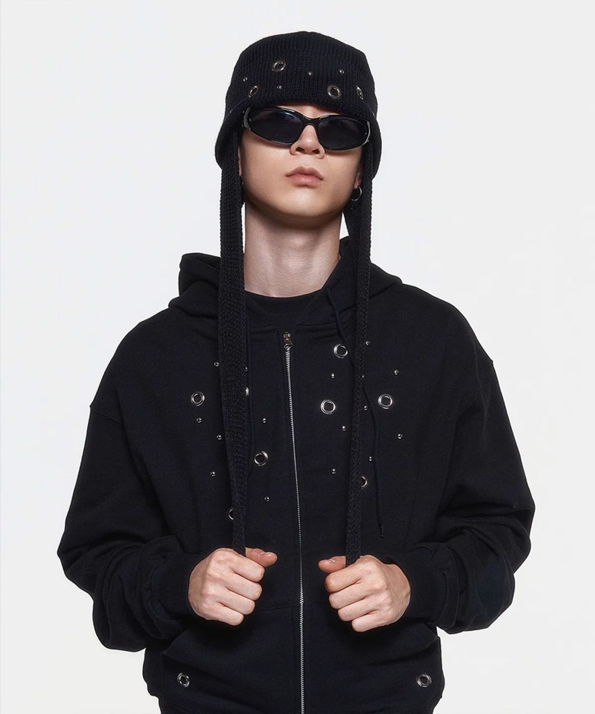 디오스피스(DAUSPICE) (DUC) Eyelet Stud Earflap Beanie Black