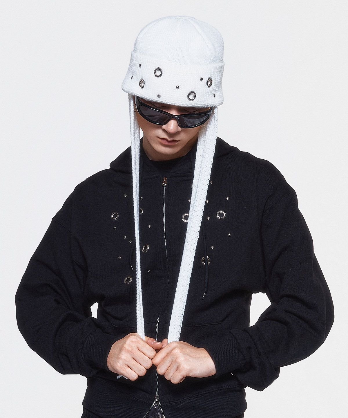 디오스피스(DAUSPICE) (DUC) Eyelet Stud Earflap Beanie White