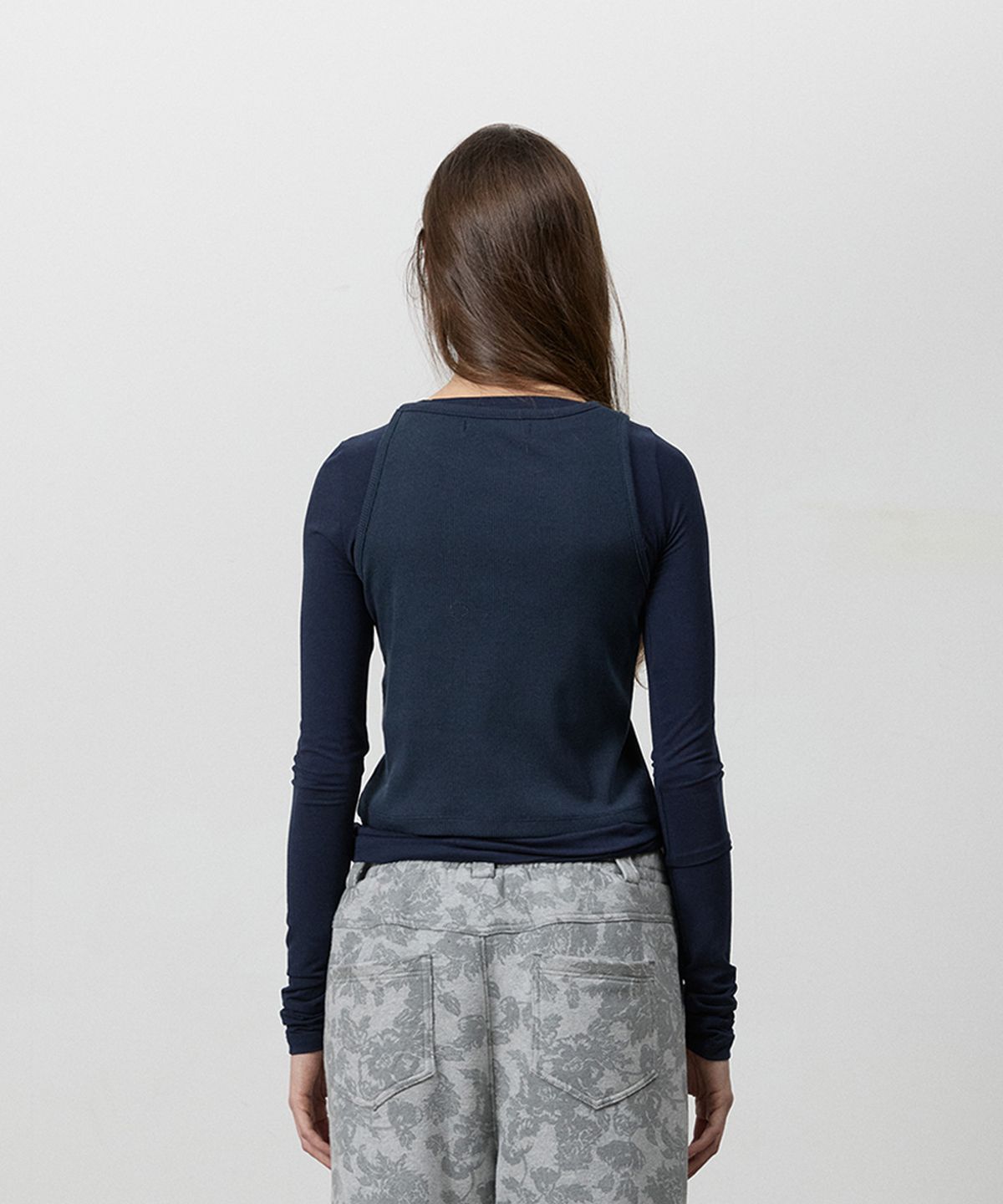 쓰리투에이티(THREE TO EIGHTY) KNOTTED STRAP LAYERED TEE NAVY