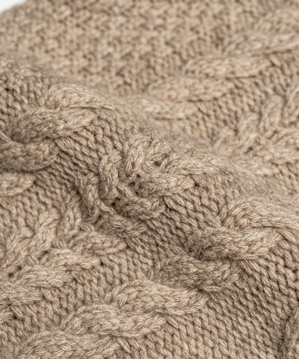 에든버러클럽(EDINBURGH CLUB) ARAN CREW-NECK SWEATER (BEIGE)