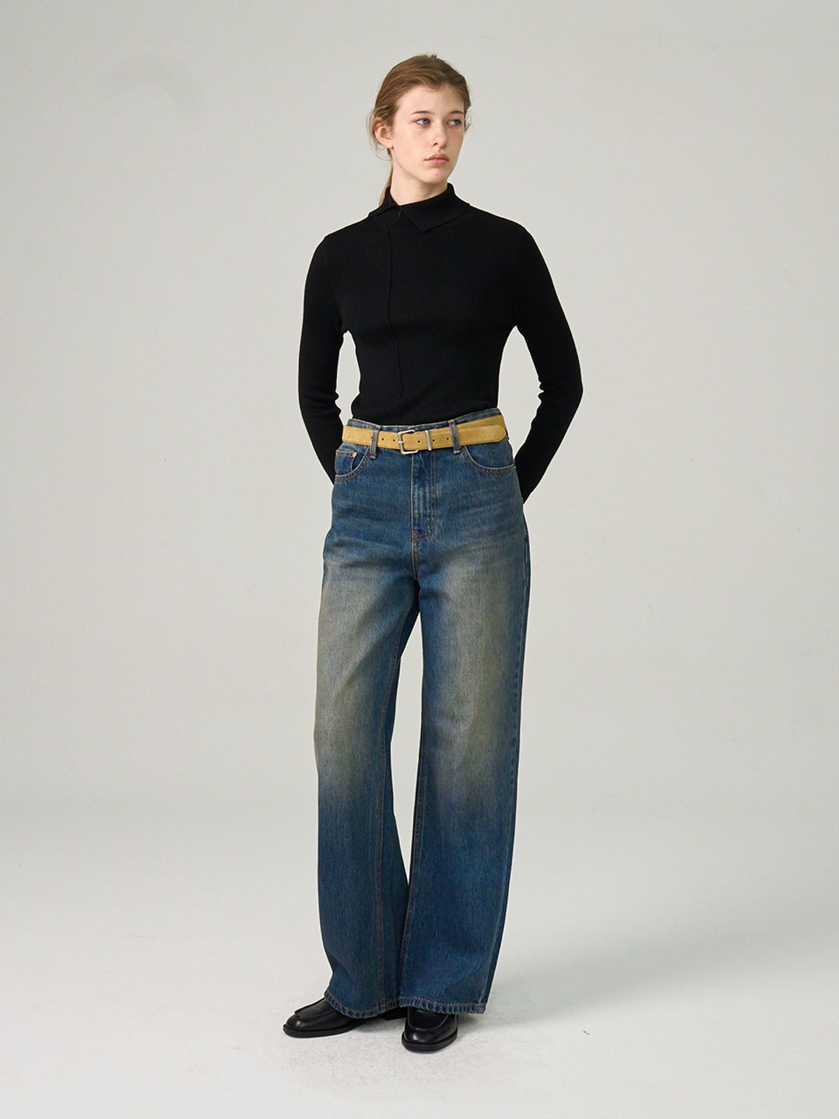 헌치(HUNCH) Cut-Out Half-Neck Slim Knit Top (2color)