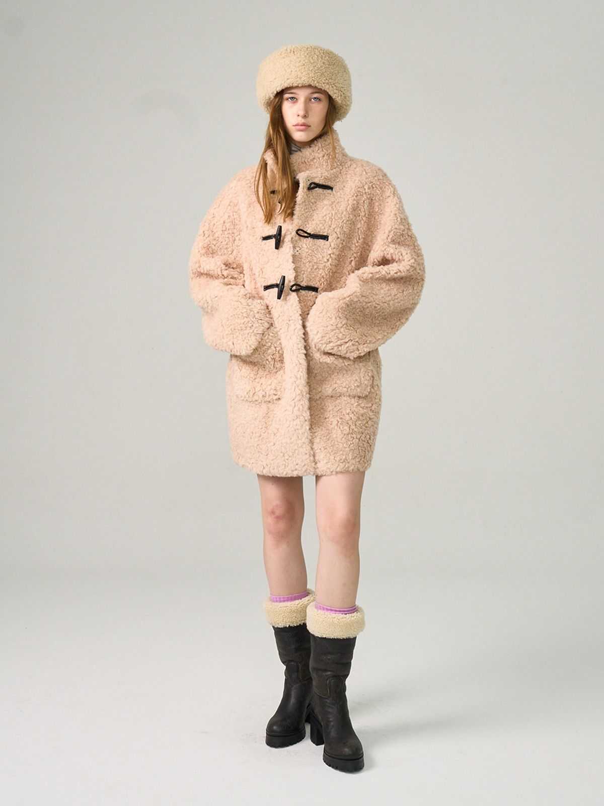 헌치(HUNCH) High-Neck Duffle Shearing Bear Mustang (L/Beige)