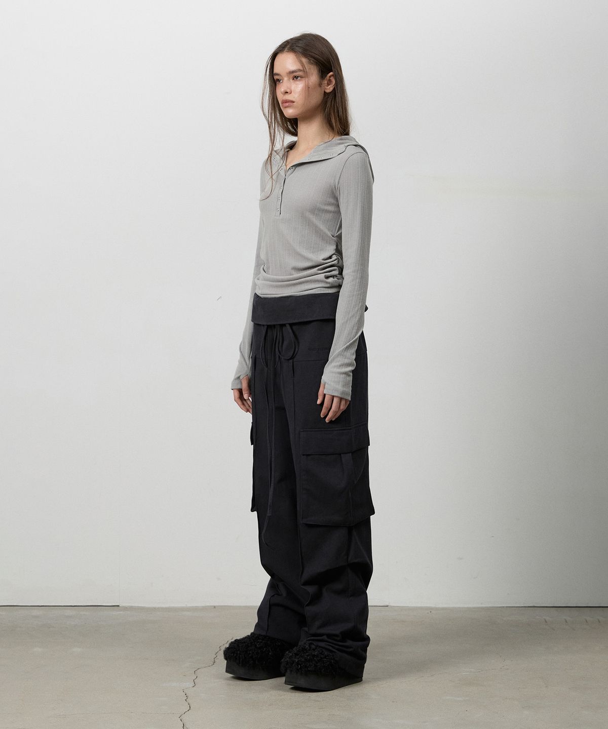 쓰리투에이티(THREE TO EIGHTY) FOLD CARGO POCKET PANTS BLACK