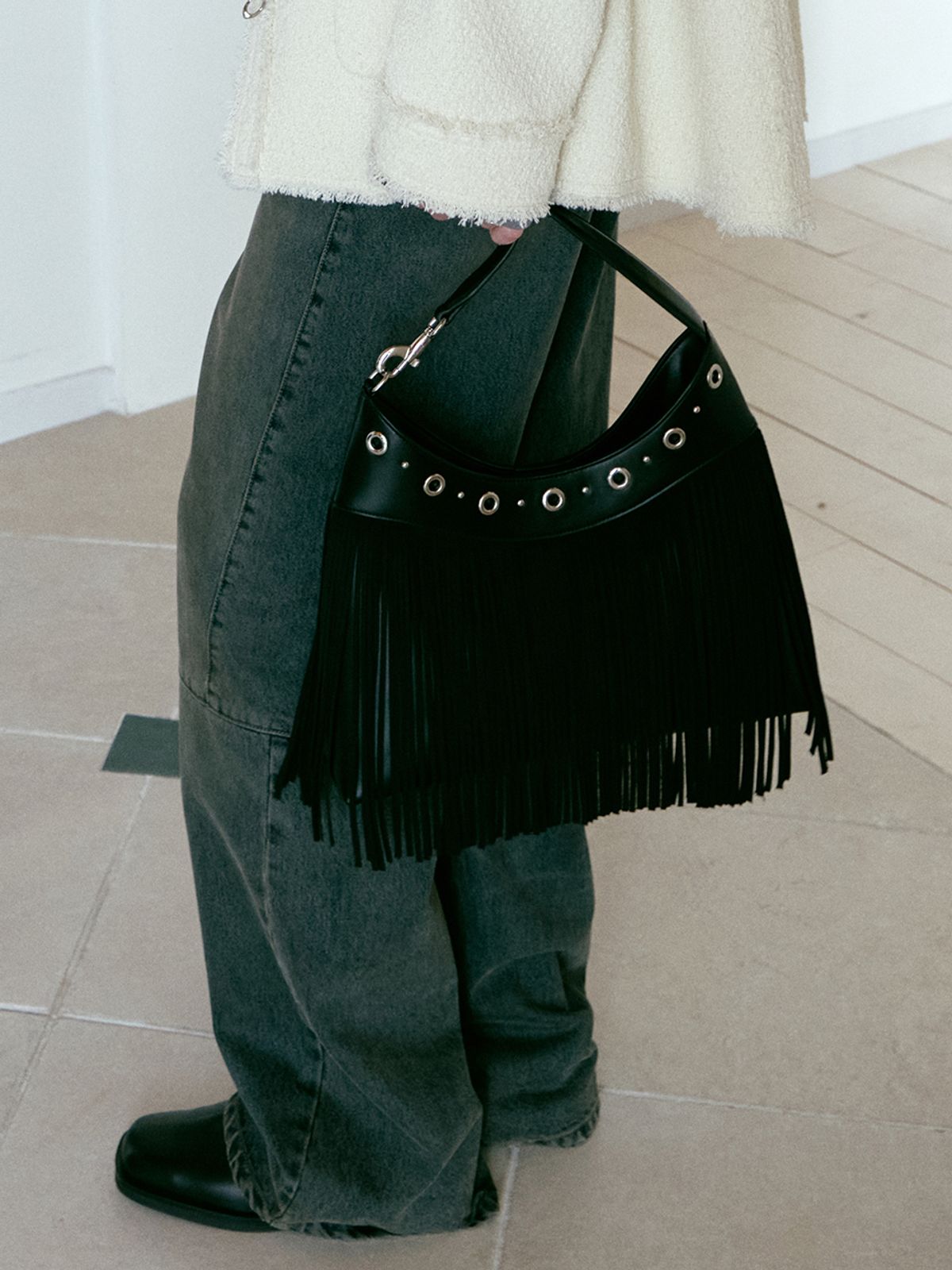 레이브(RAIVE) Veil Shoulder in Black UB5AB097-10