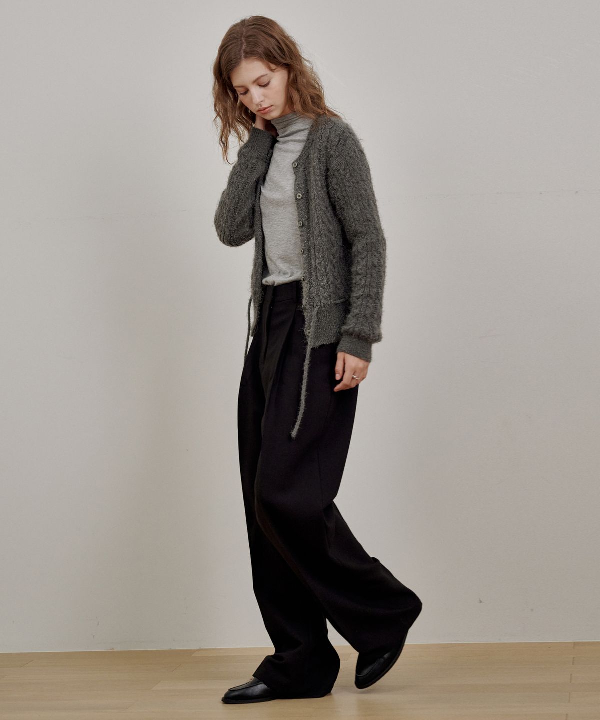 로시로우(LOSSYROW) Modern One-Tuck Wide Slacks Black