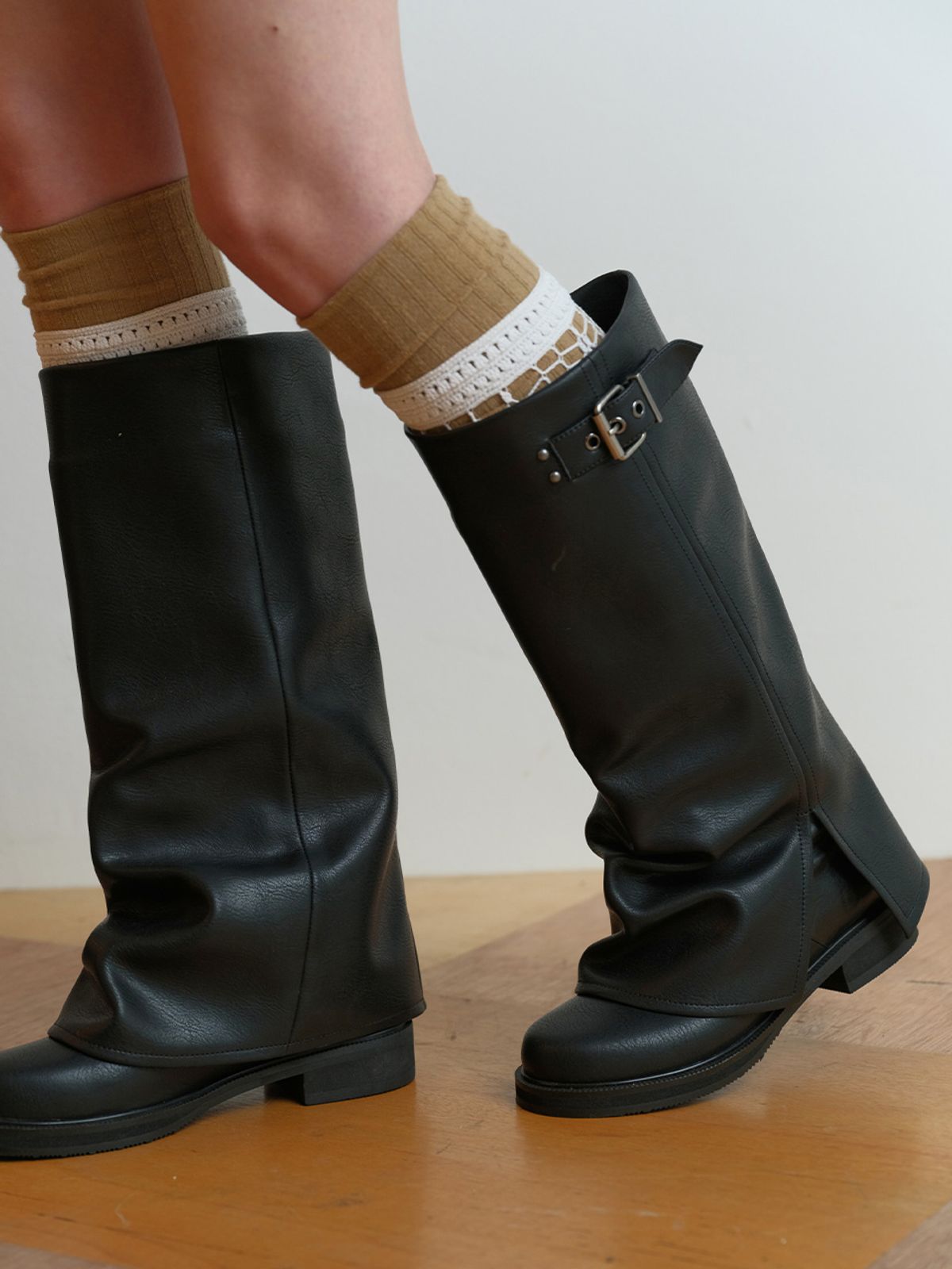 레이브(RAIVE) Velyn Warmer Long Boots in Black WA6AD007-10