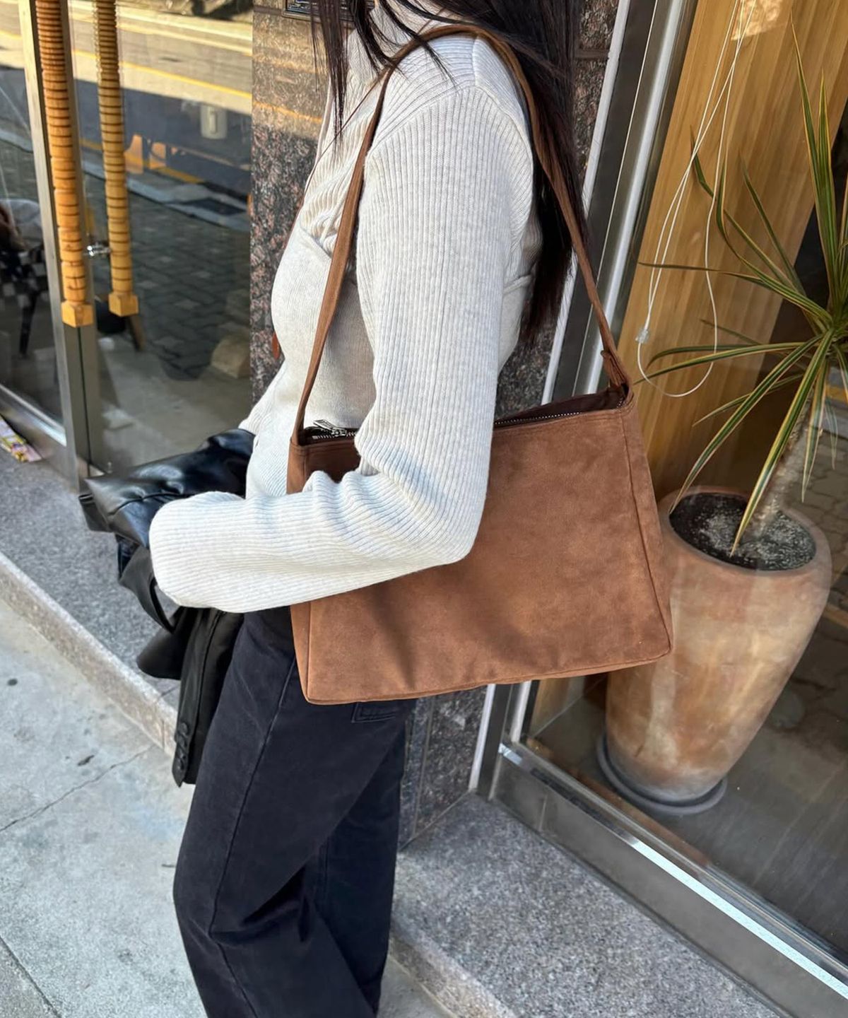무쿠앤에보니(MUCU AND EBONY) Comfy Bag _ Suede Milk Choco