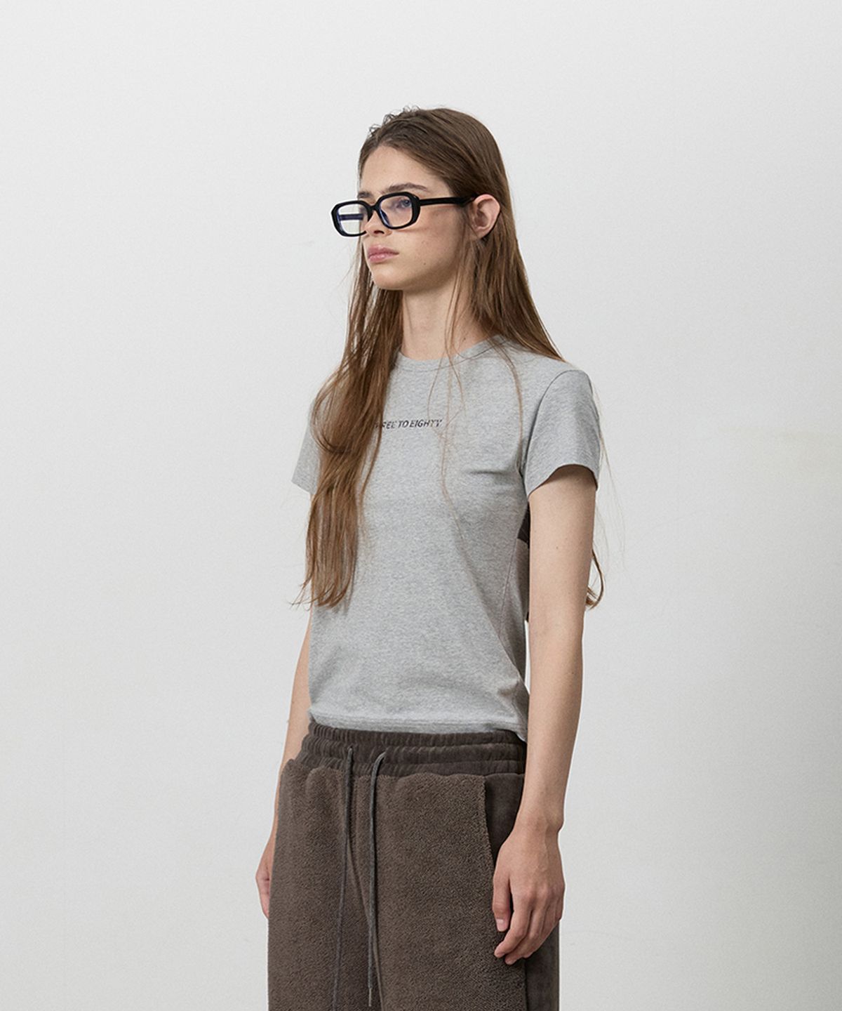 쓰리투에이티(THREE TO EIGHTY) STANDARD CORSET GRAPHIC TEE GREY