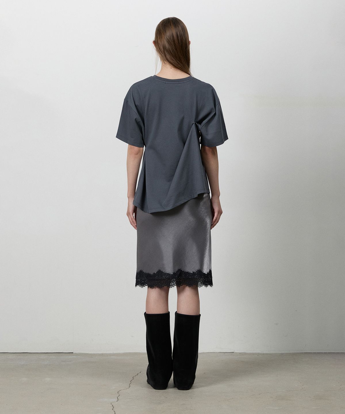 쓰리투에이티(THREE TO EIGHTY) LACE MIDI SKIRT CHARCOAL