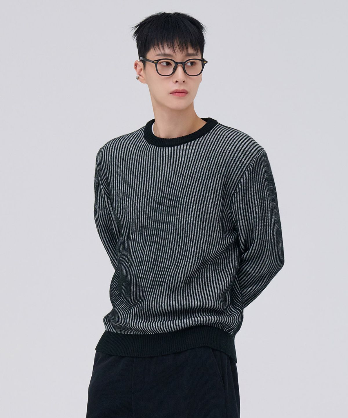 체이스컬트(CHASECULT) 남성 투톤 라운드 스웨터-블랙