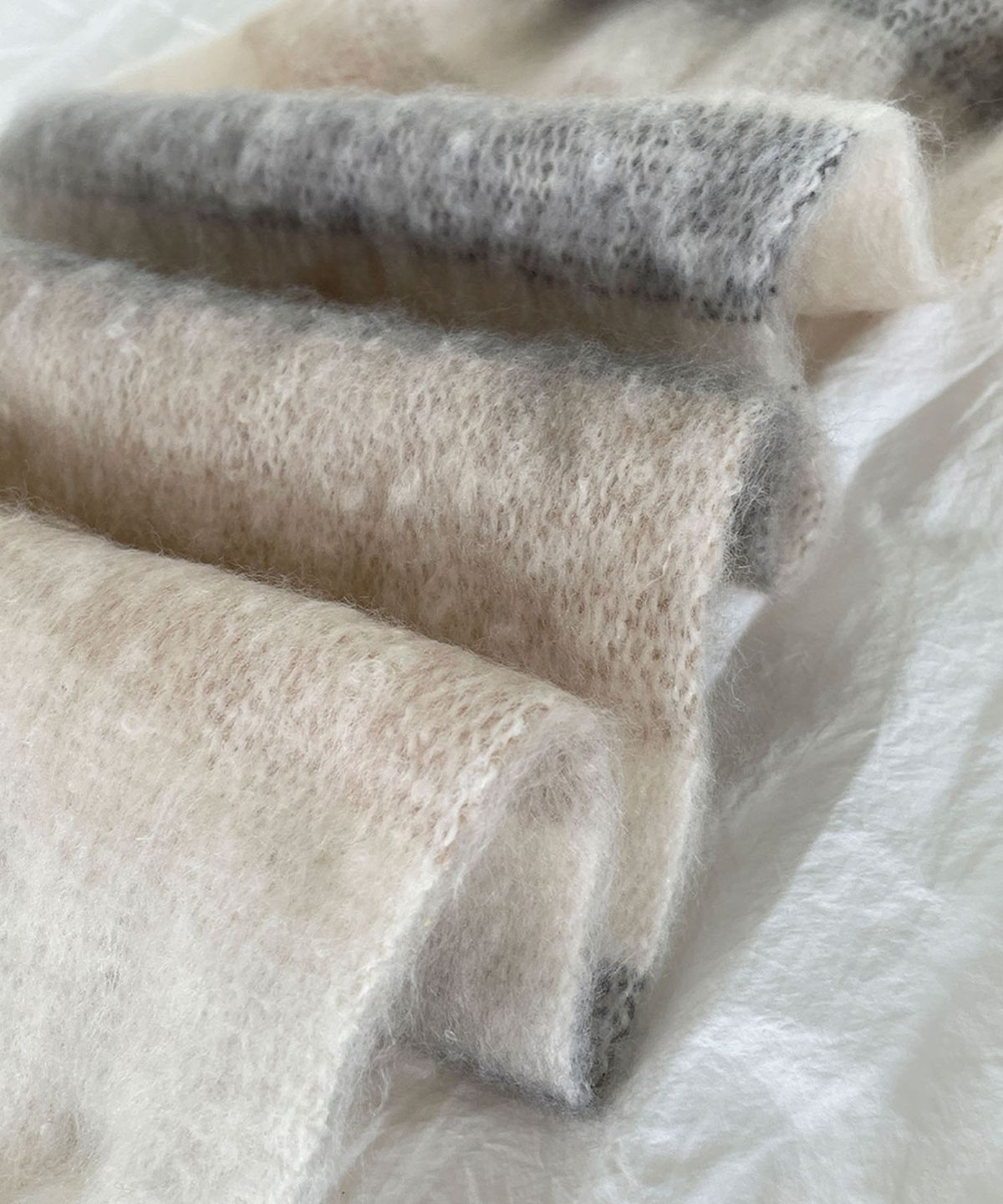 슬로우롤리(SLOWLOLLI) Maori hairy soft long muffler_3 Colors