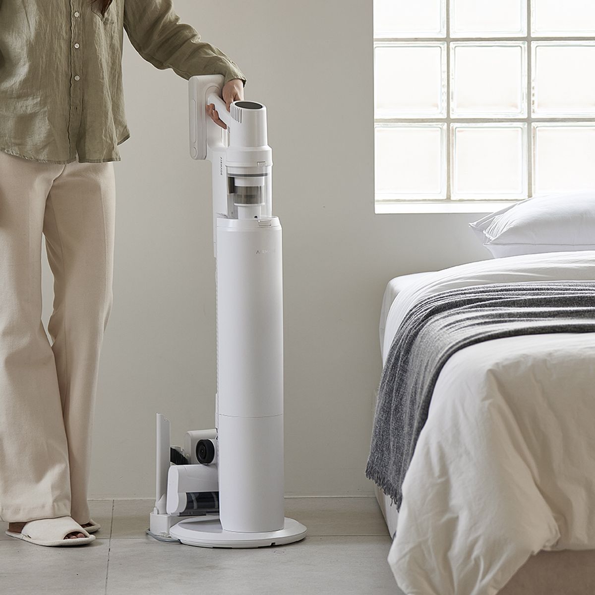 에어메이드(AIRMADE) 에어메이드 자동 먼지비움 무선 청소기 570W AI모드 스마트타워X AMC-5501A
