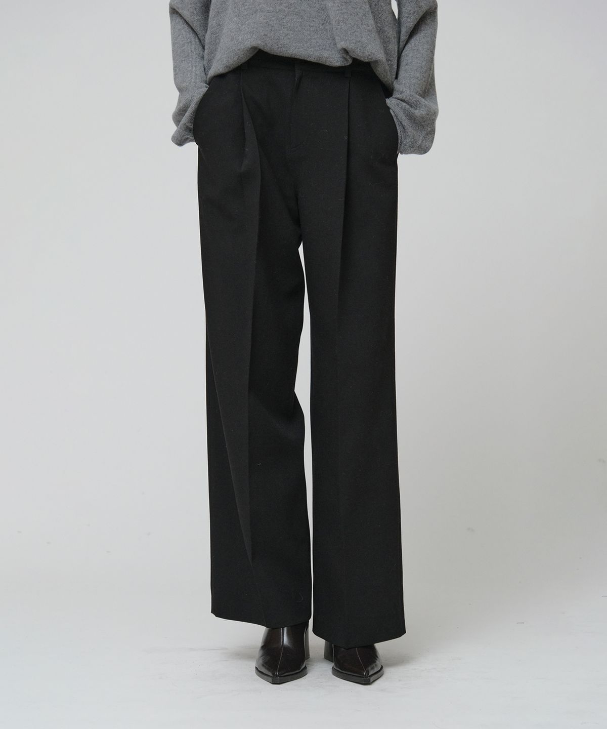 뮤제(MUSEE) [ESSENTIEL] ARCH Minimal Wool-Blend Semi-Wide Pants_Black