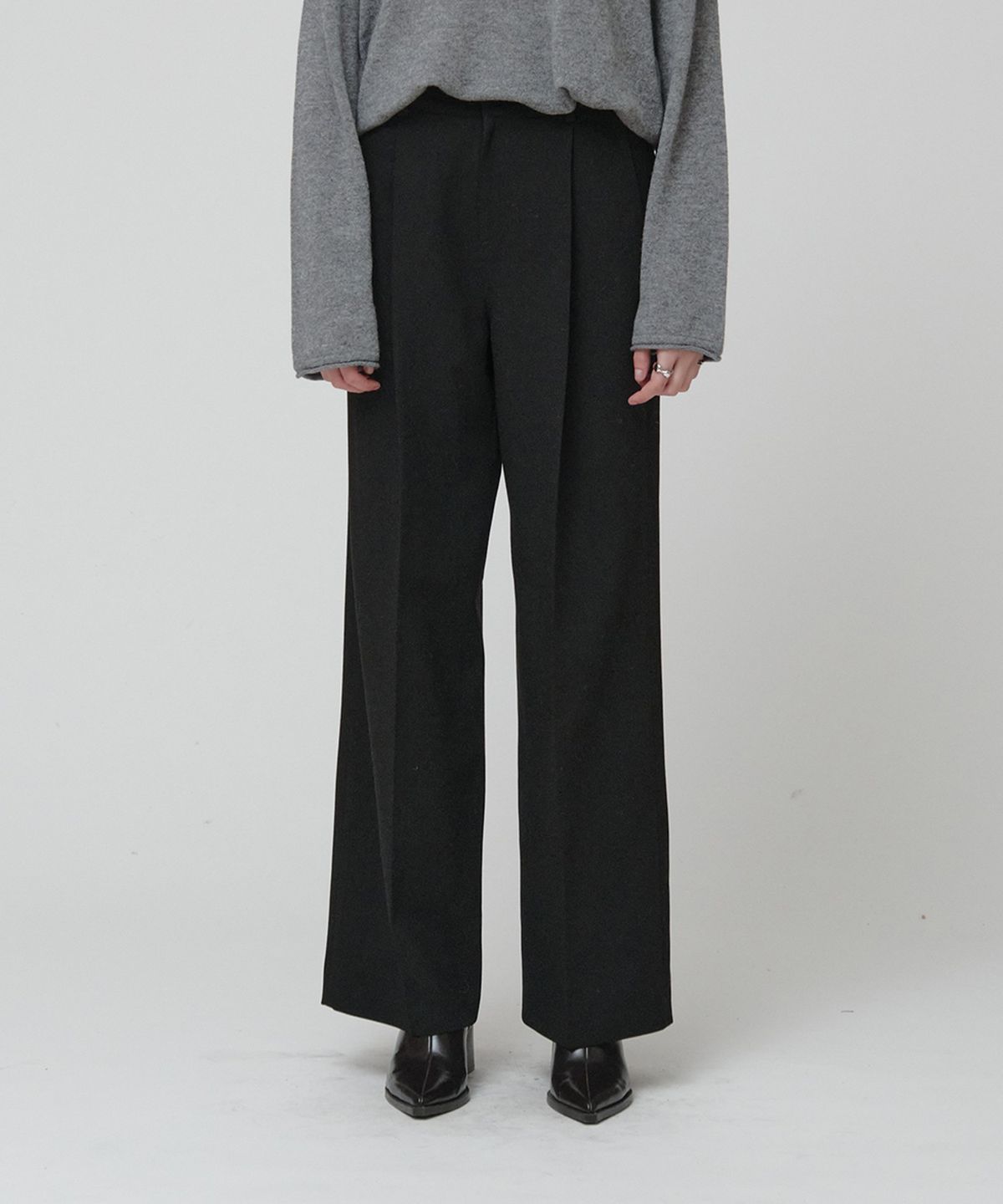 뮤제(MUSEE) [ESSENTIEL] ARCH Minimal Wool-Blend Semi-Wide Pants_Black