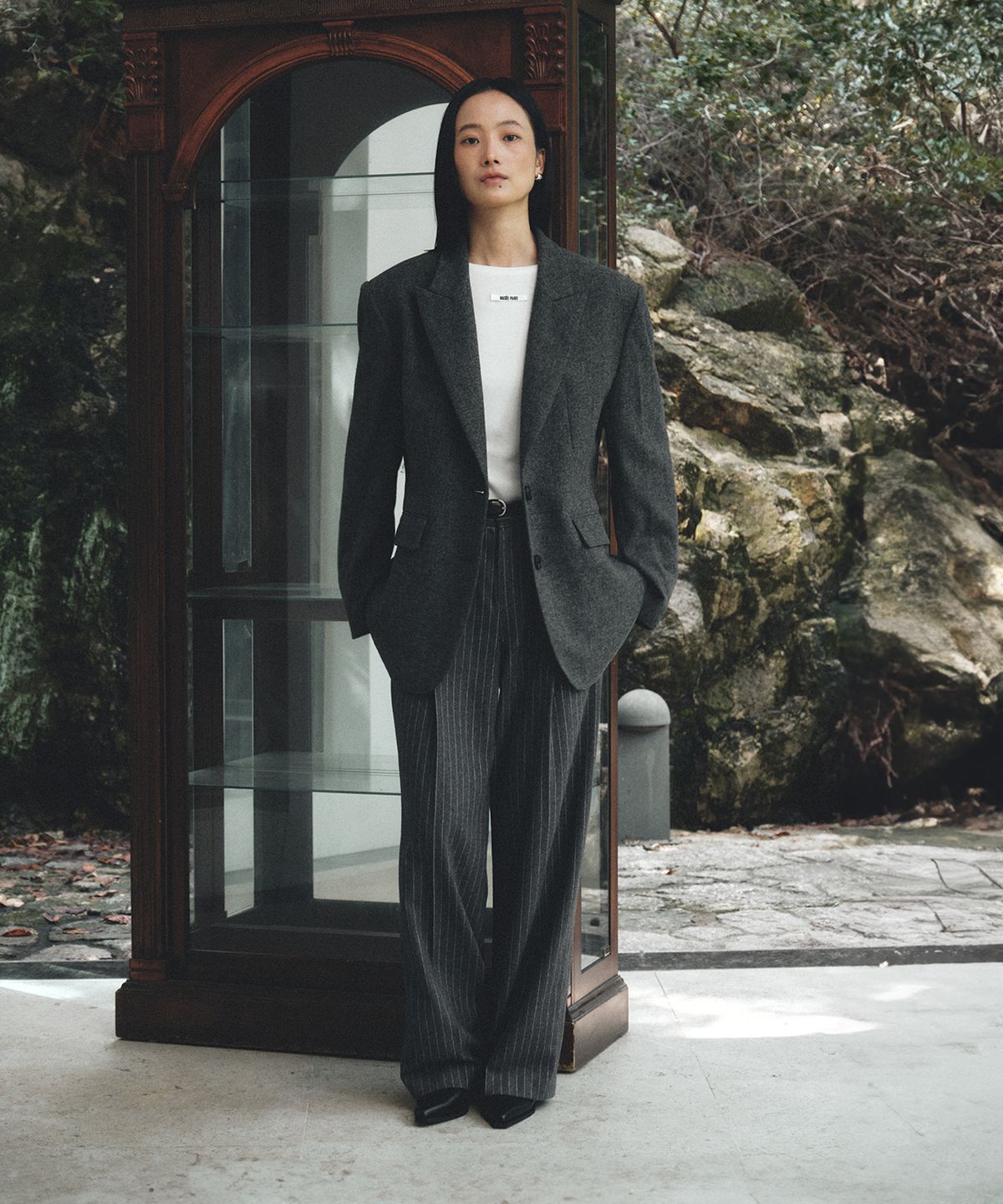 뮤제(MUSEE) [ESSENTIEL] ARCH Minimal Wool-Blend Semi-Wide Pants_Gray Stripe