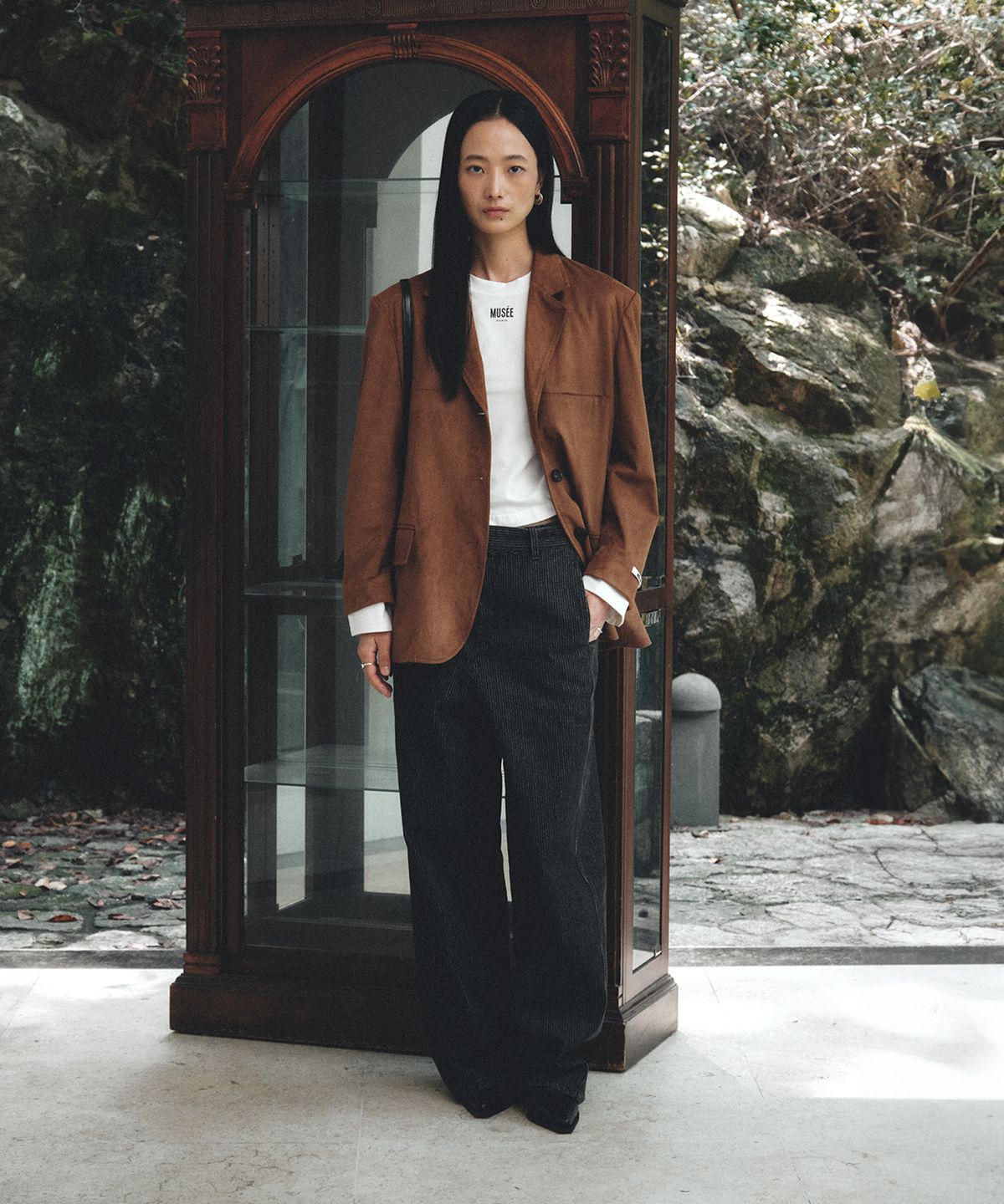 뮤제(MUSEE) VITESSE Curved Semi-Wide Buckle-Belted Denim Pants_Gray Stripe