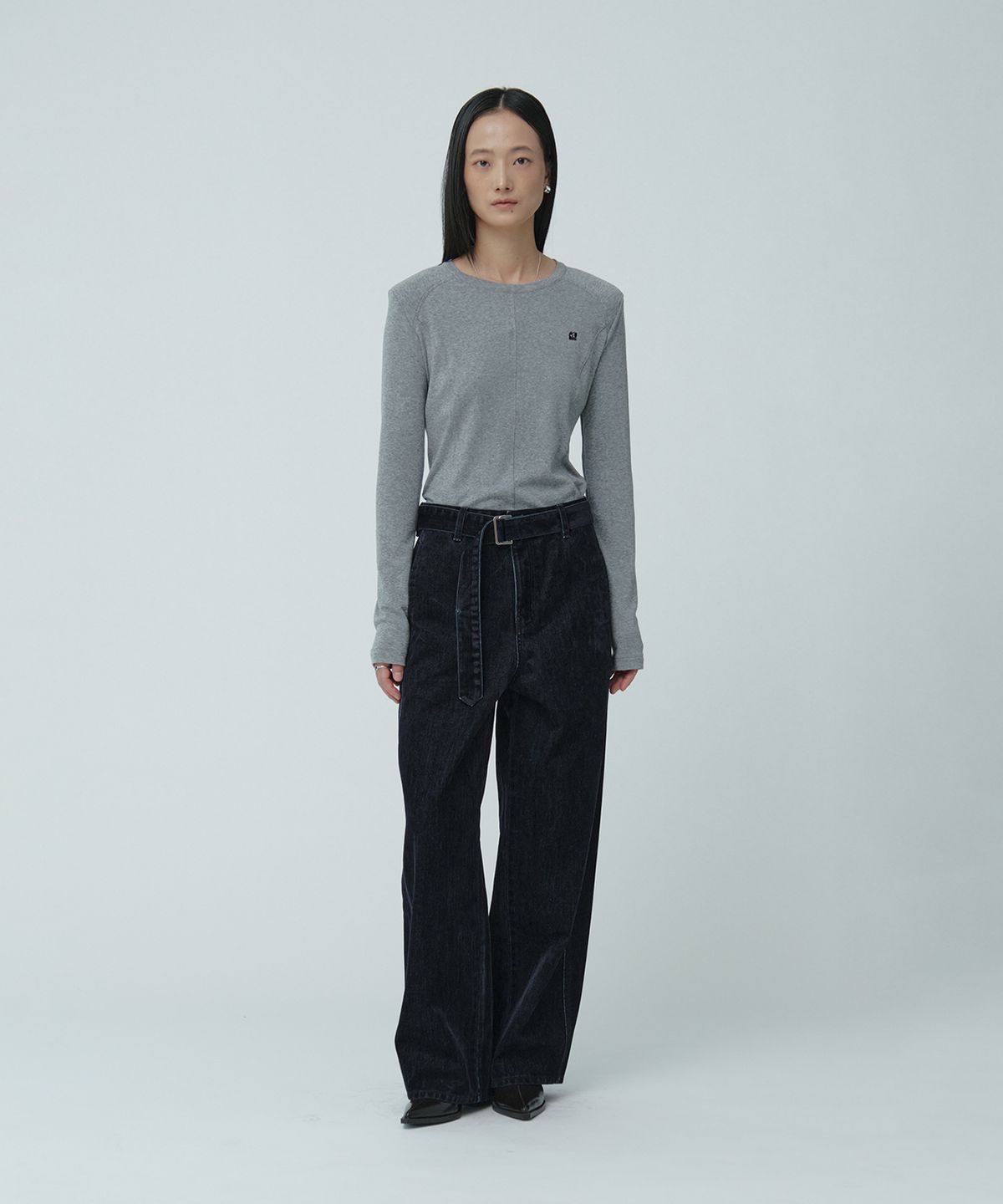 뮤제(MUSEE) VITESSE Curved Semi-Wide Buckle-Belted Denim Pants_Navy