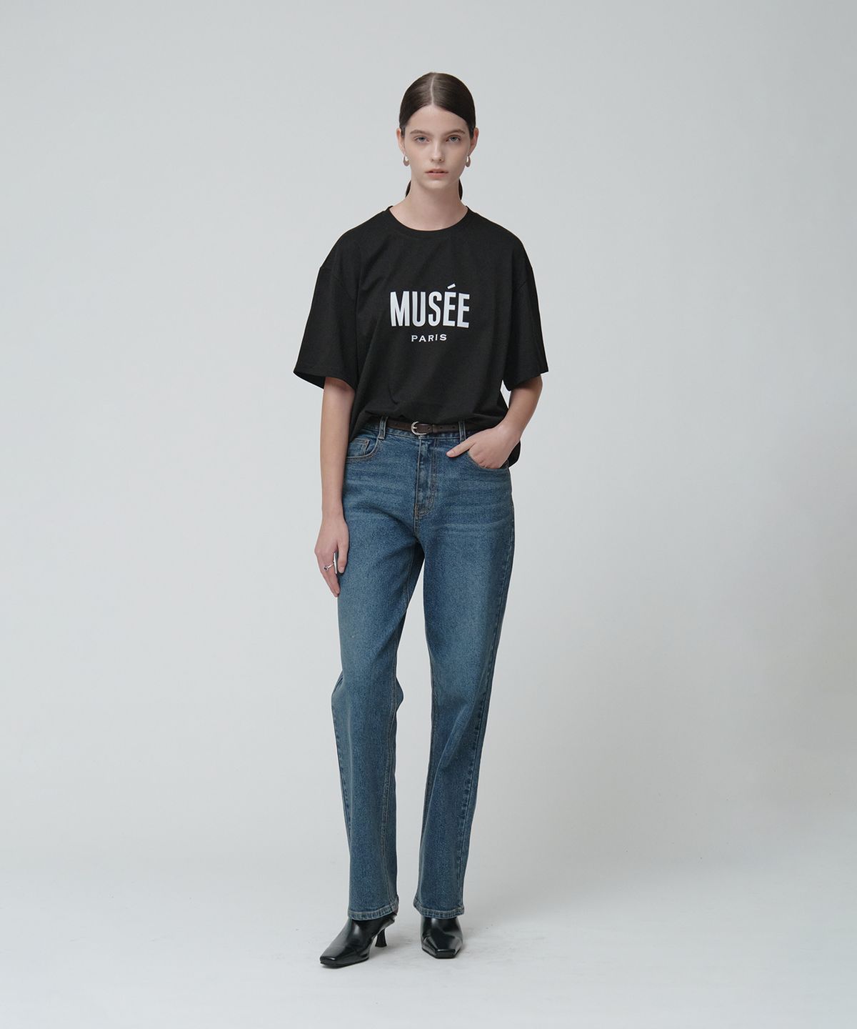 뮤제(MUSEE) MUSEE Logo Oversized Essentiel T-Shirt_Black
