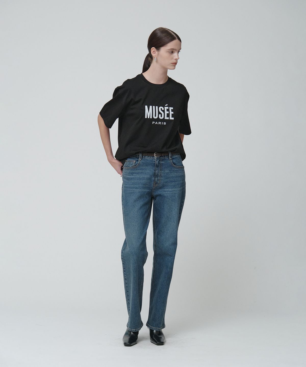 뮤제(MUSEE) MUSEE Logo Oversized Essentiel T-Shirt_Black