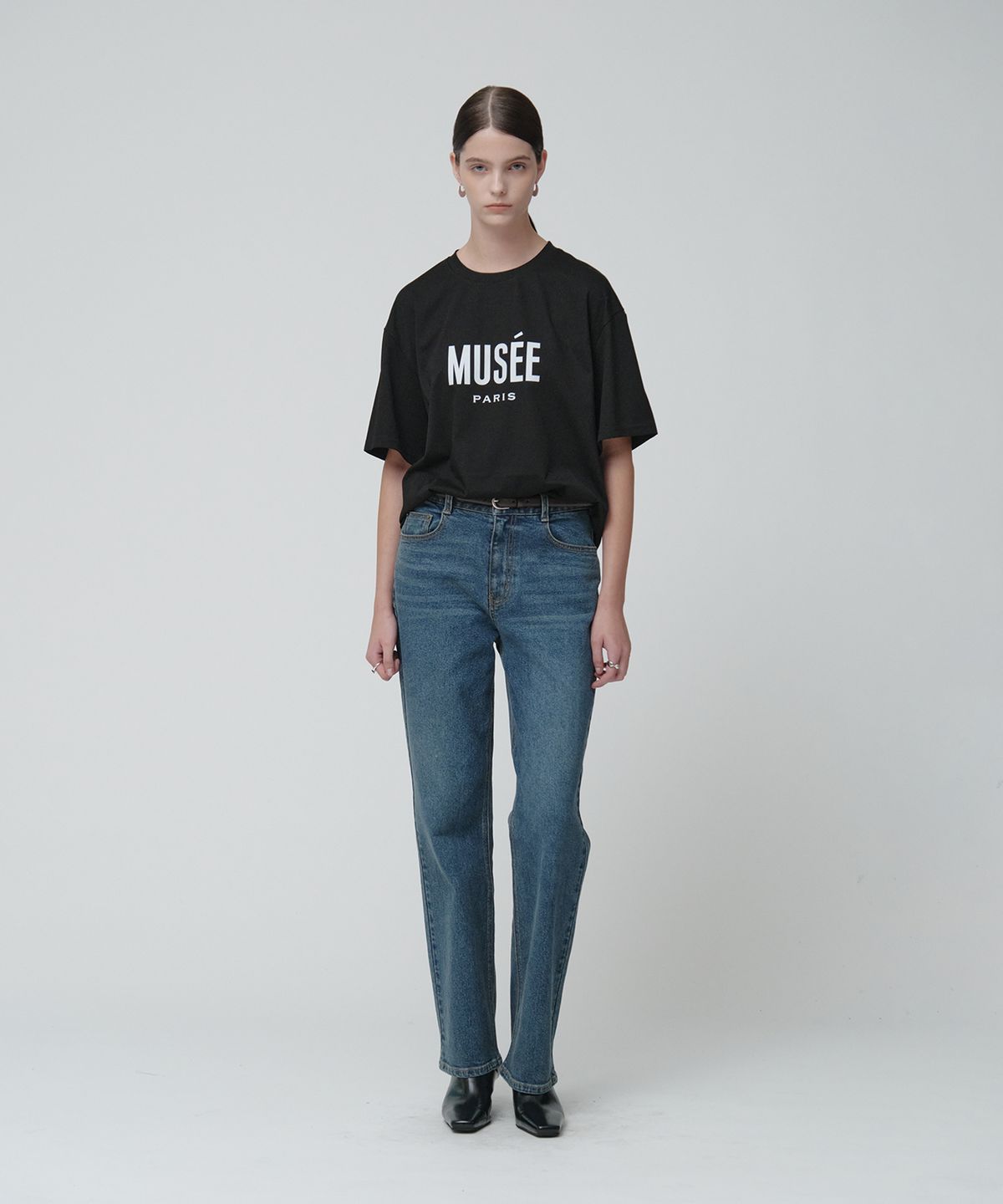 뮤제(MUSEE) MUSEE Logo Oversized Essentiel T-Shirt_Black
