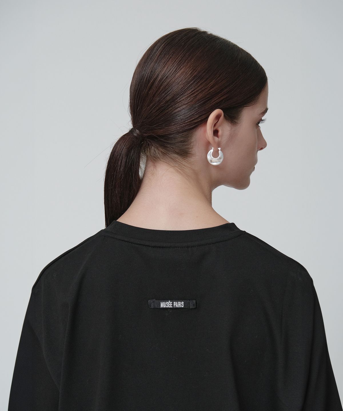 뮤제(MUSEE) MUSEE Logo Oversized Essentiel T-Shirt_Black